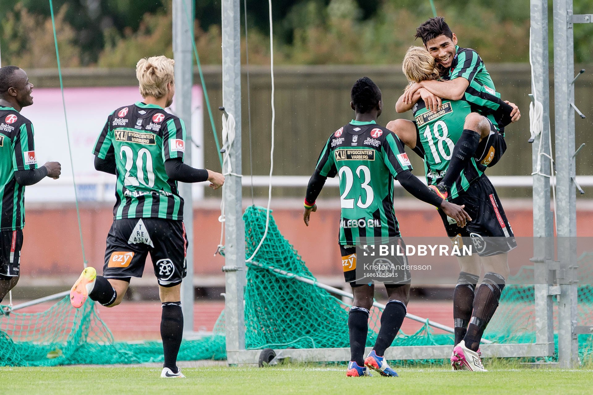 Varbergs Hosam Aiesh jublar efter 1-0 och hoppar upp i famnen på Joakim Lindner under fotbollsmatchen i Superettan mellan Varberg och GAIS den 18 juni 2016 i Varberg.