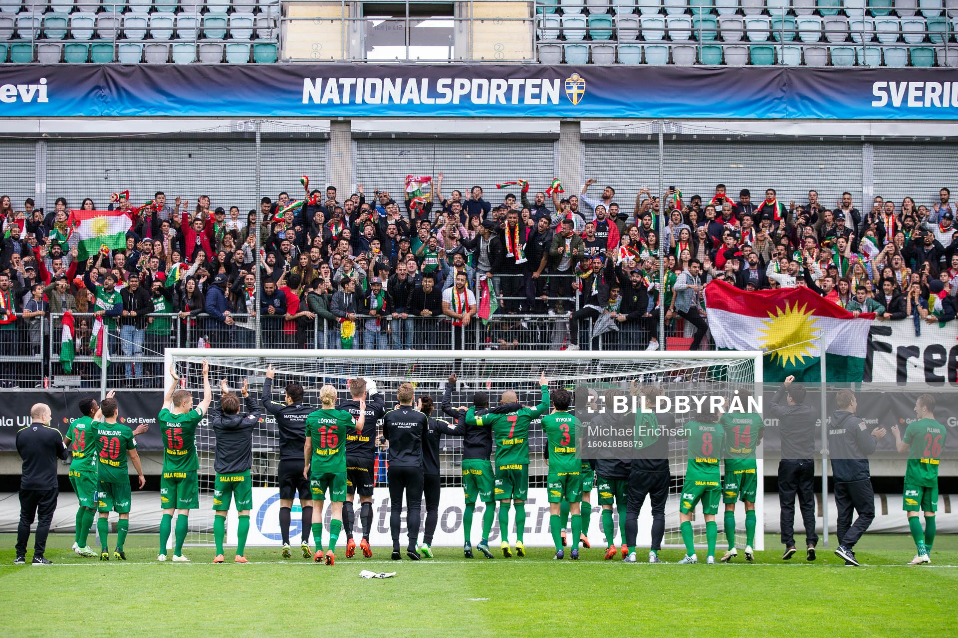 Dalkurd tackar publiken efter fotbollsmatchen i Superettan mellan Örgryte och Dalkurd  den 18 juni 2016 i Göteborg.