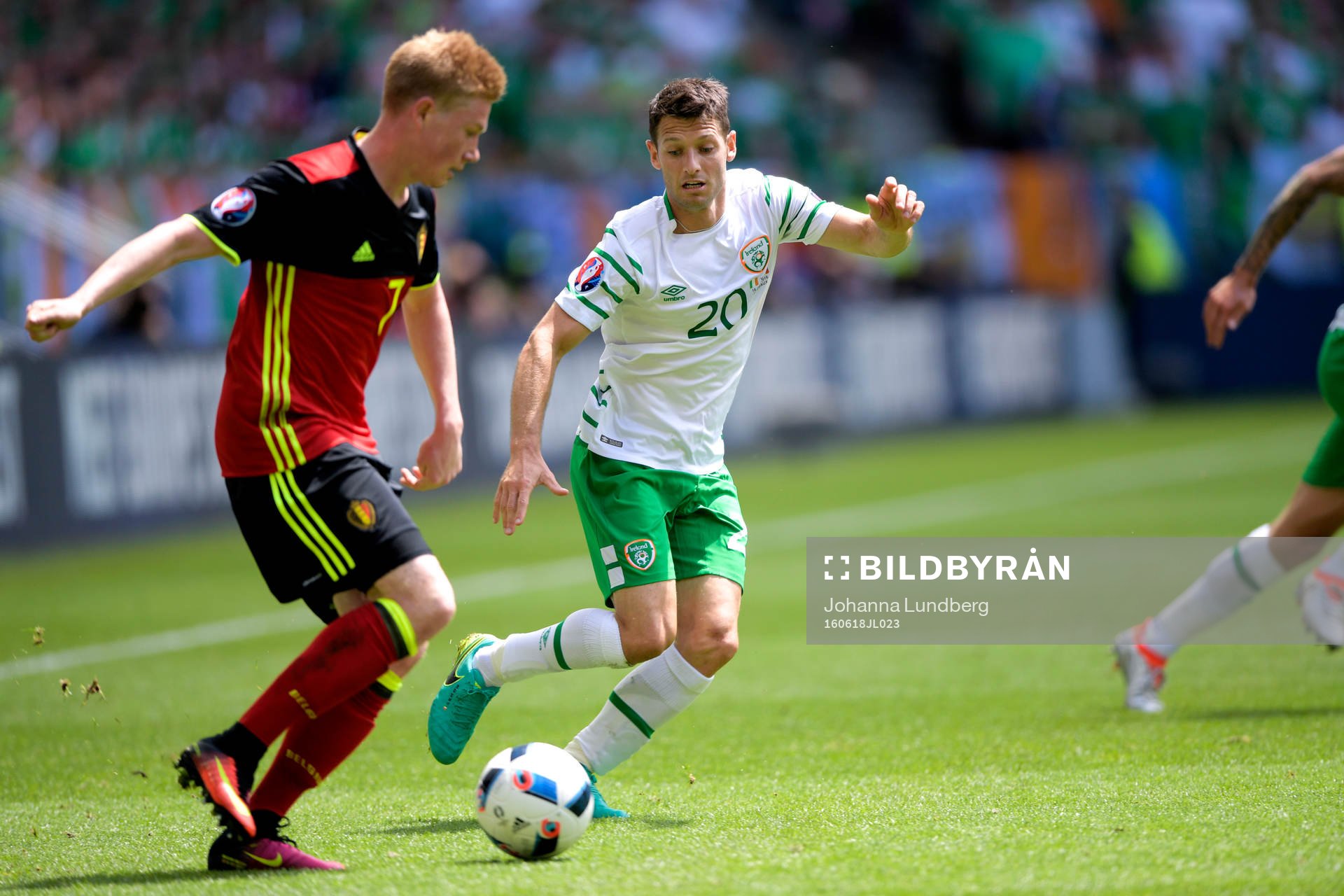 Belgiens Kevin de Bruyne och Irlands Wes Hoolahan
