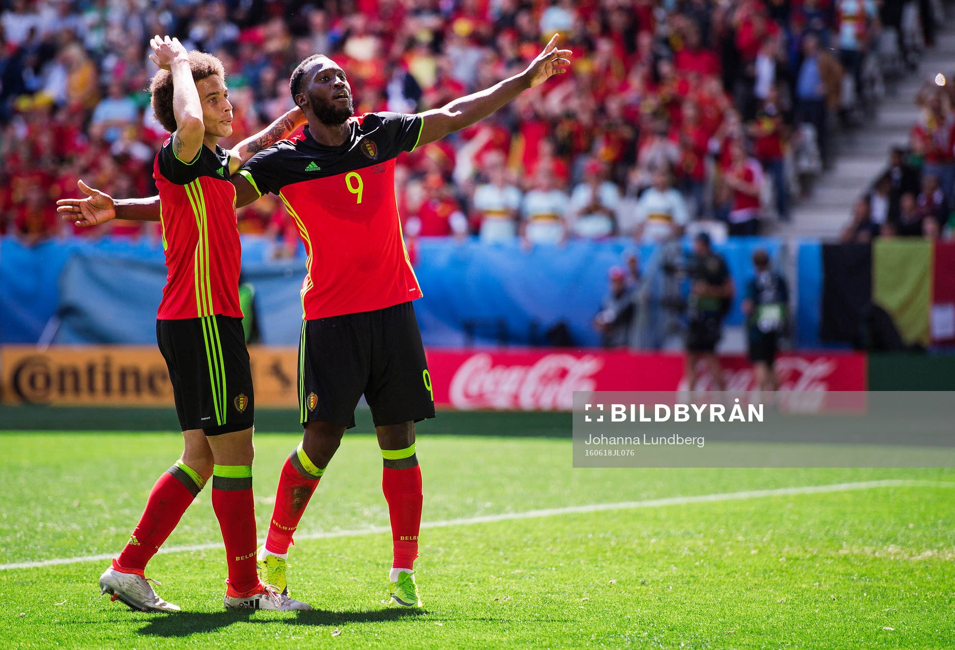 Belgiens Romelu Lukaku (th) gör 3-0 och jublar med Axel