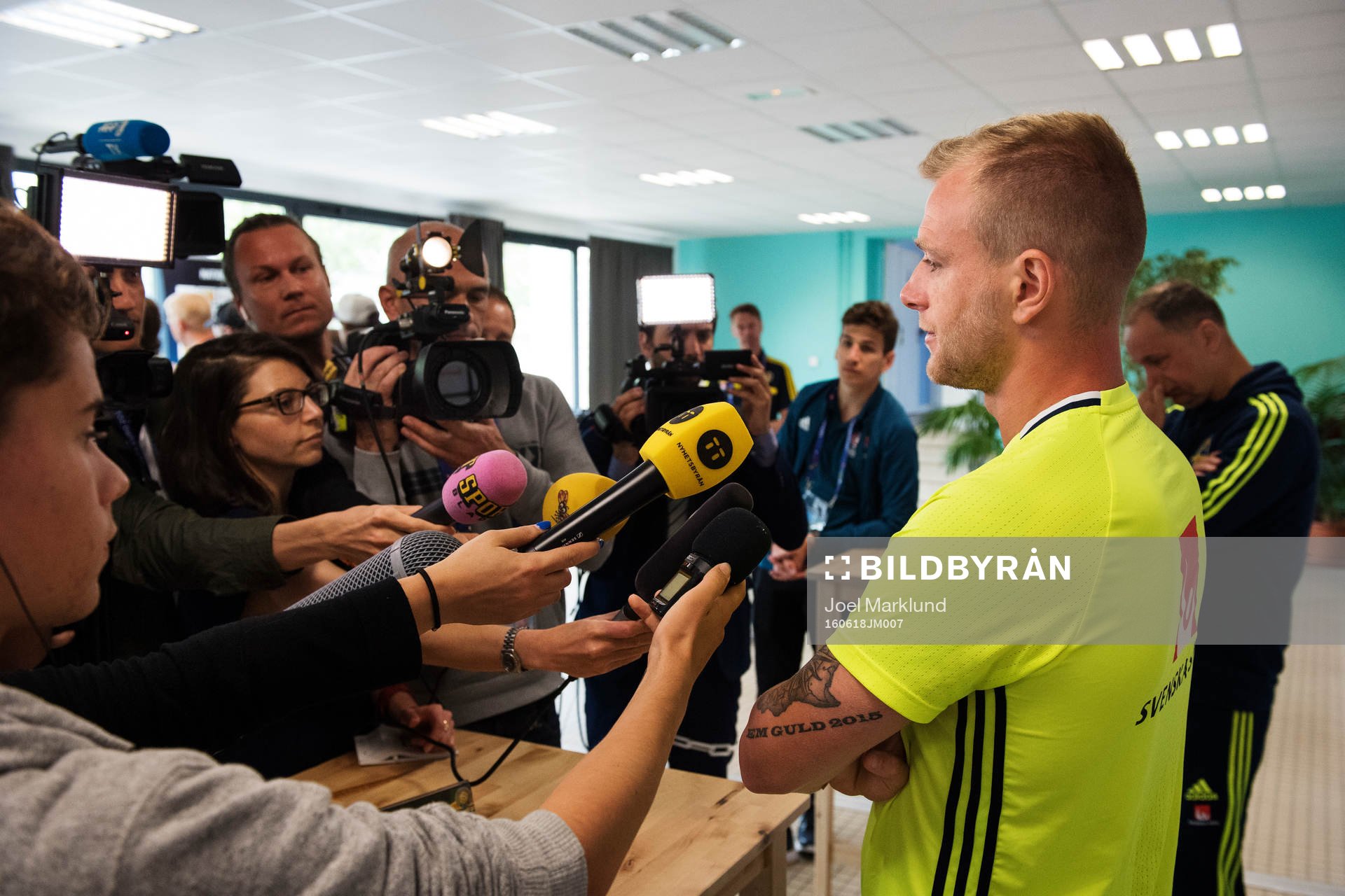 John Guidetti på Sveriges fotbollslandslags pressträff under fotbolls-EM den 18 juni 2016 i Pornichet.