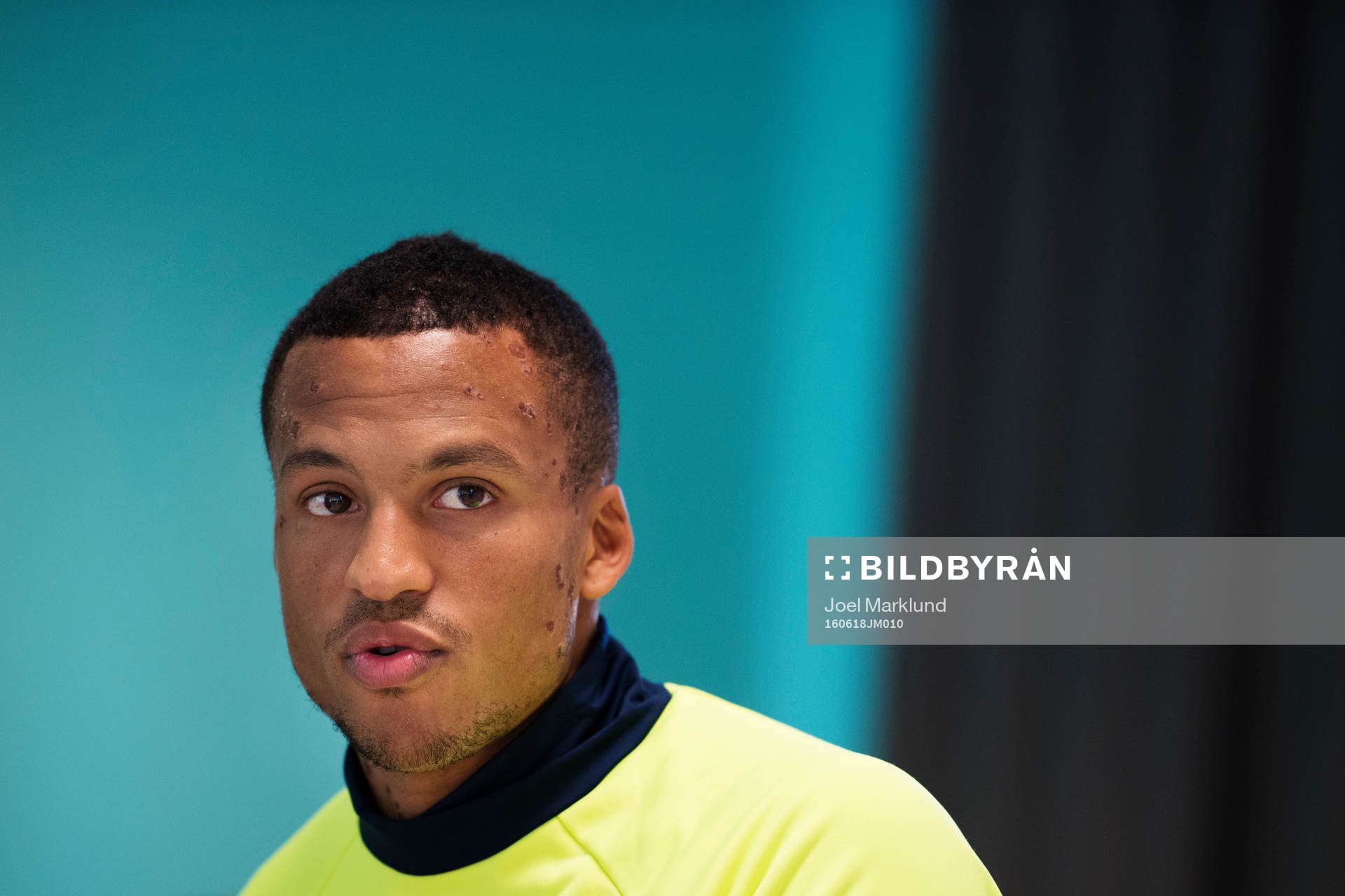 Martin Olsson på Sveriges fotbollslandslags pressträff under fotbolls-EM den 18 juni 2016 i Pornichet.