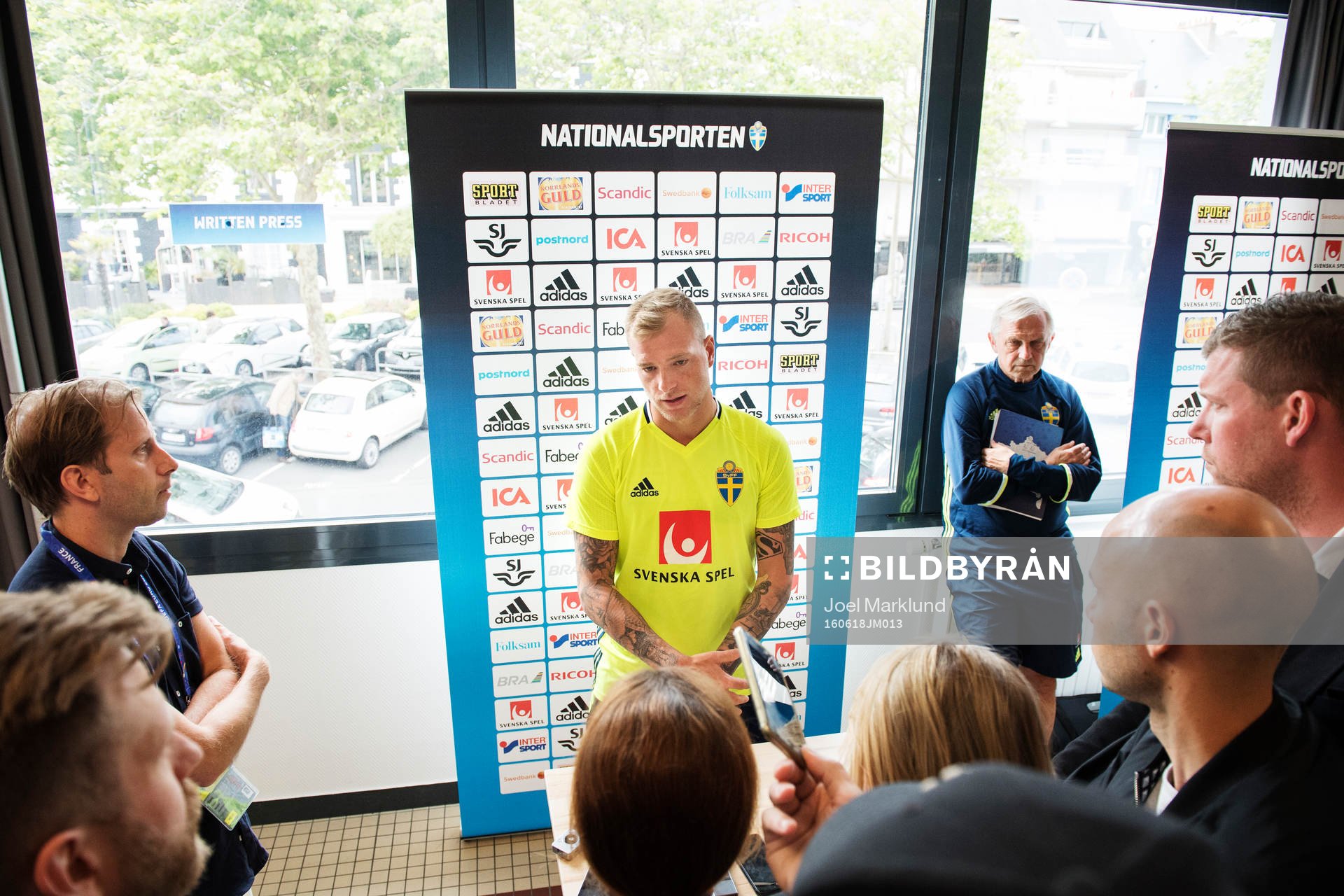 John Guidetti på Sveriges fotbollslandslags pressträff under fotbolls-EM den 18 juni 2016 i Pornichet.