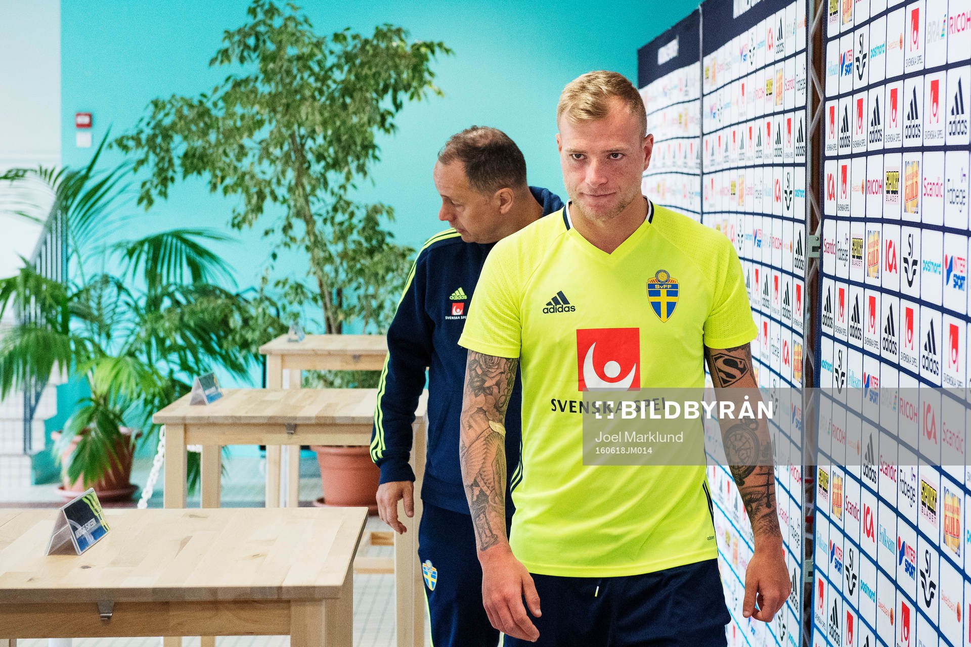 John Guidetti på Sveriges fotbollslandslags pressträff under fotbolls-EM den 18 juni 2016 i Pornichet.