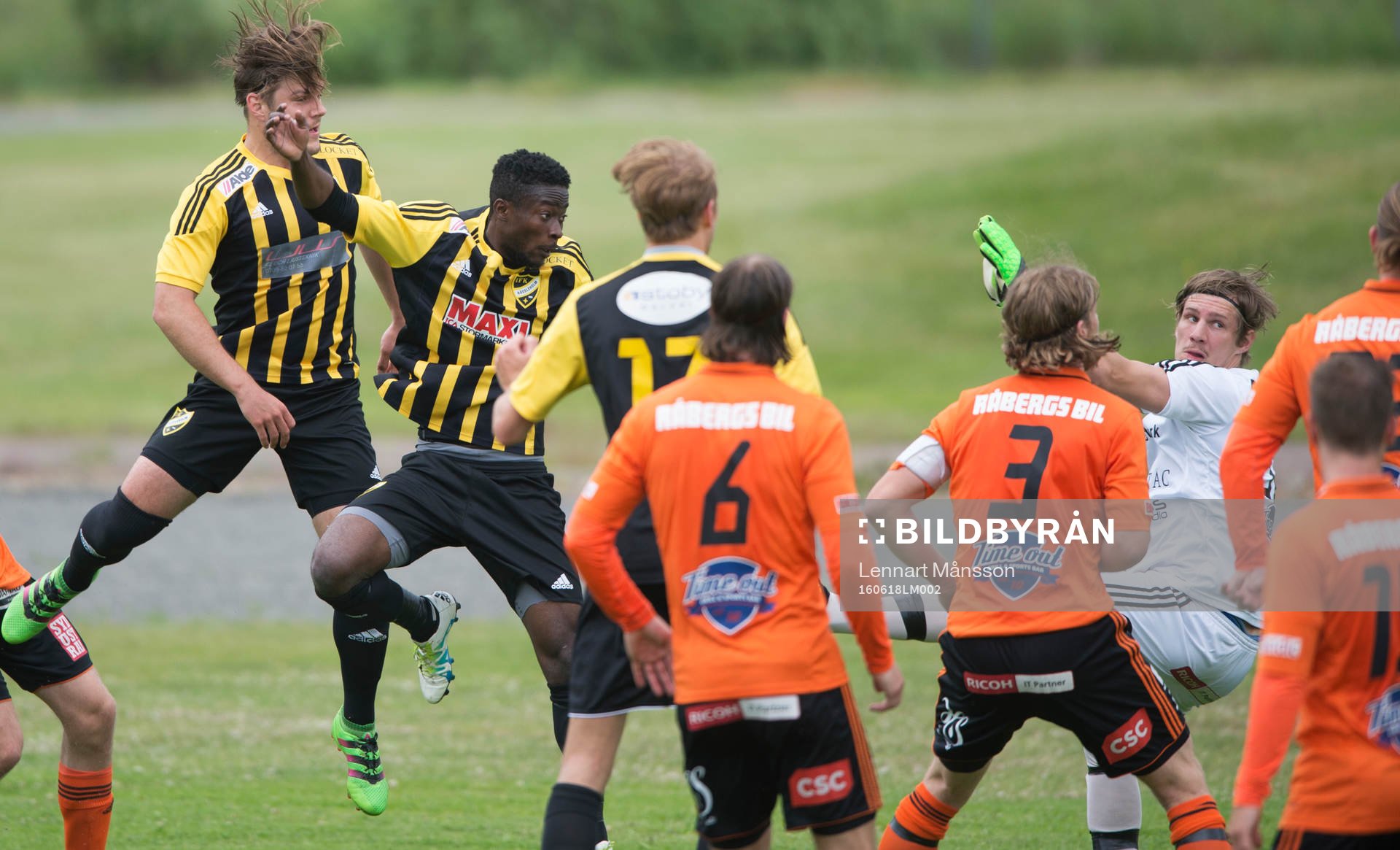 IFK Hässleholms Kojo Annor gör 1-0 i matchen i division 2