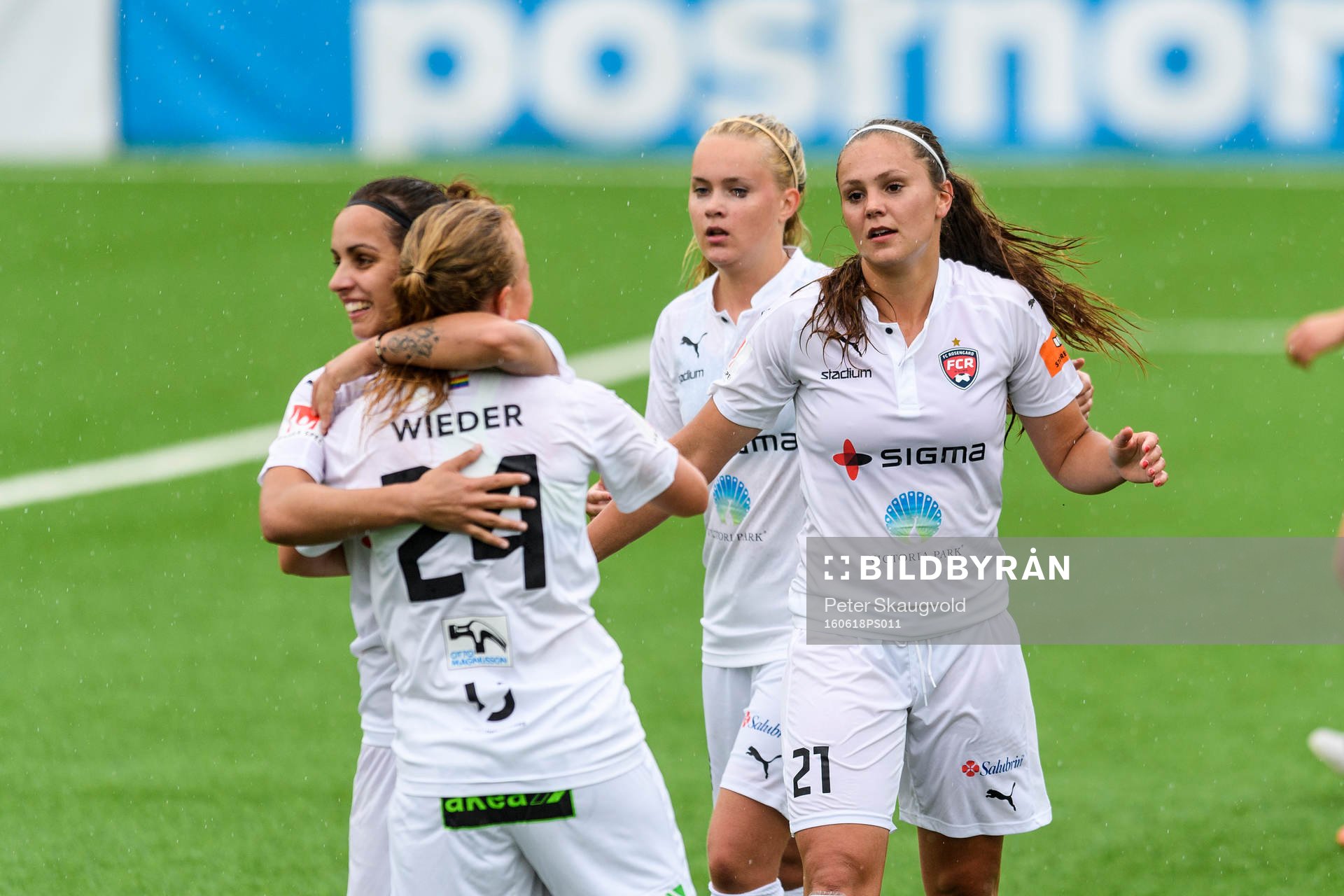 Rosengårdspelarna jublar