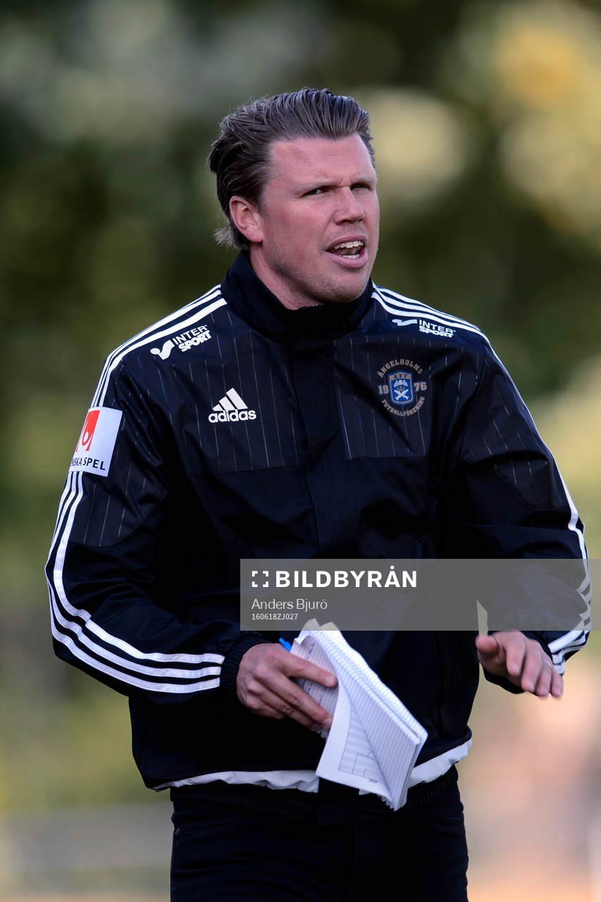 Ängelholms tränare Christian Järdler