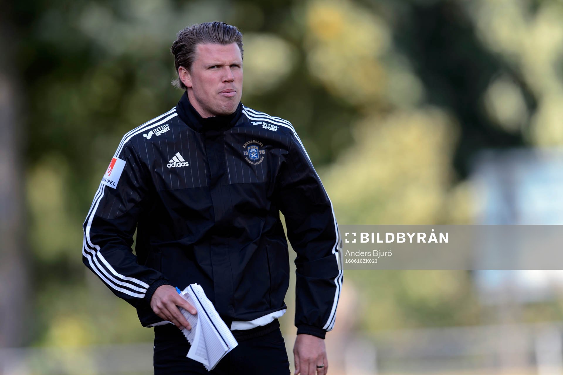 Ängelholms tränare Christian Järdler deppar