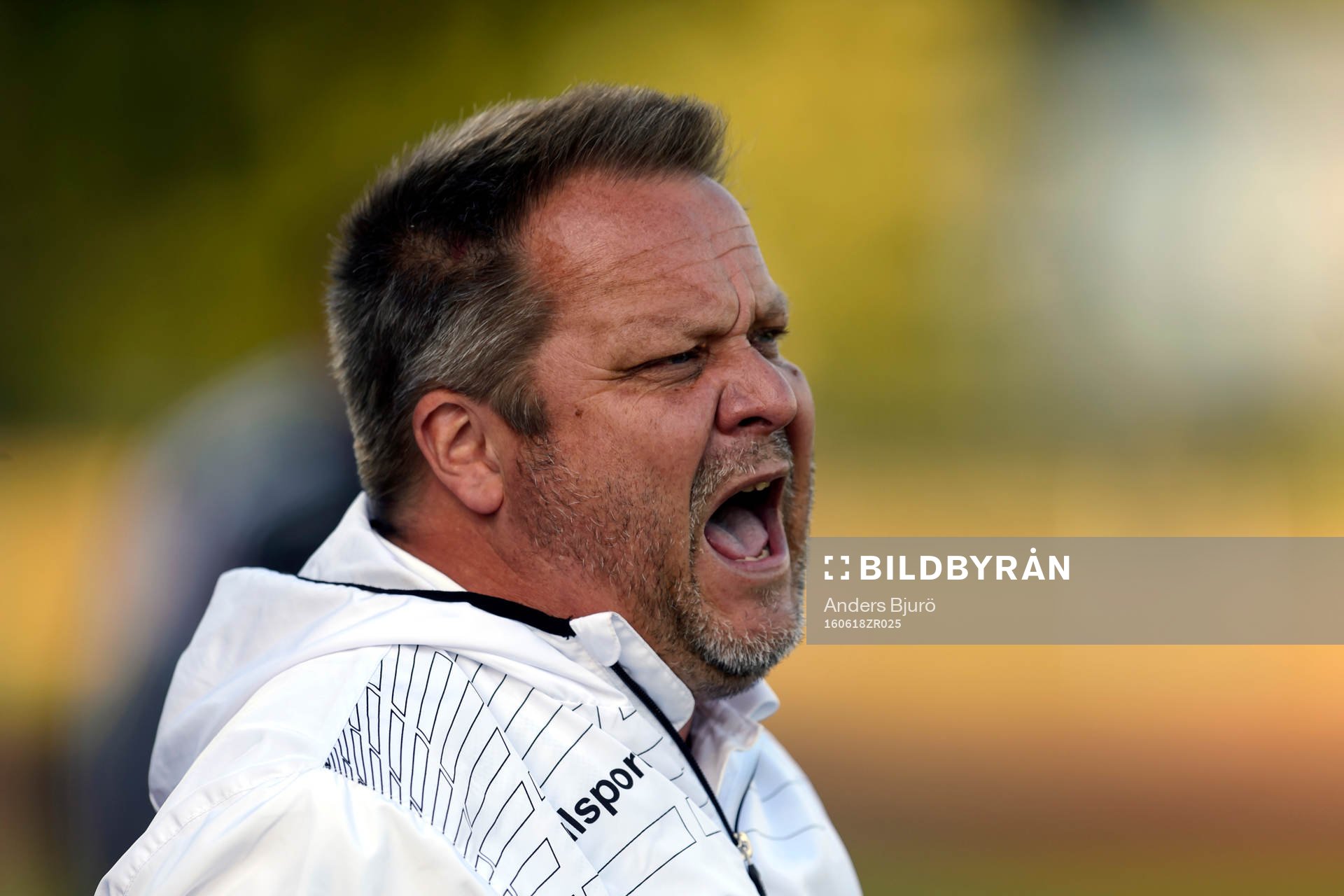 Åtvidabergs  tränare Roar Hansen under fotbollsmatchen i Superettan mellan Ängelholm och Åtvidaberg den 18 juni 2016 i Ängelholm.
