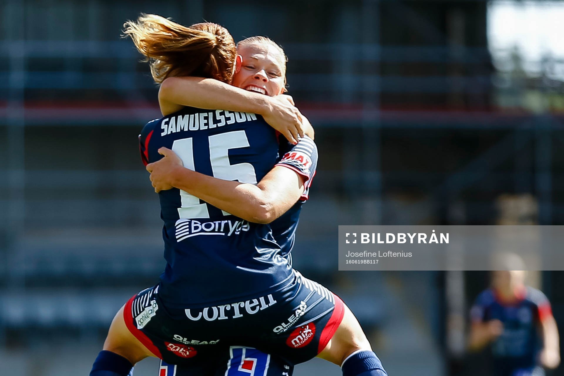 Linköpings Fridolina Rolfö och Jessica Samuelsson jublar