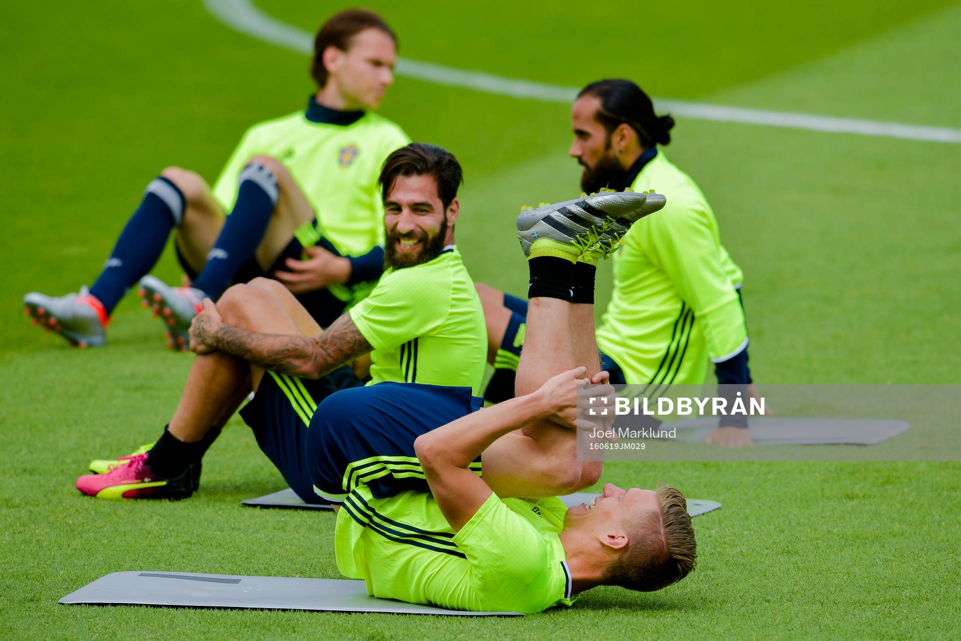 Sveriges Jimmy Durmaz och Pontus Wernbloom