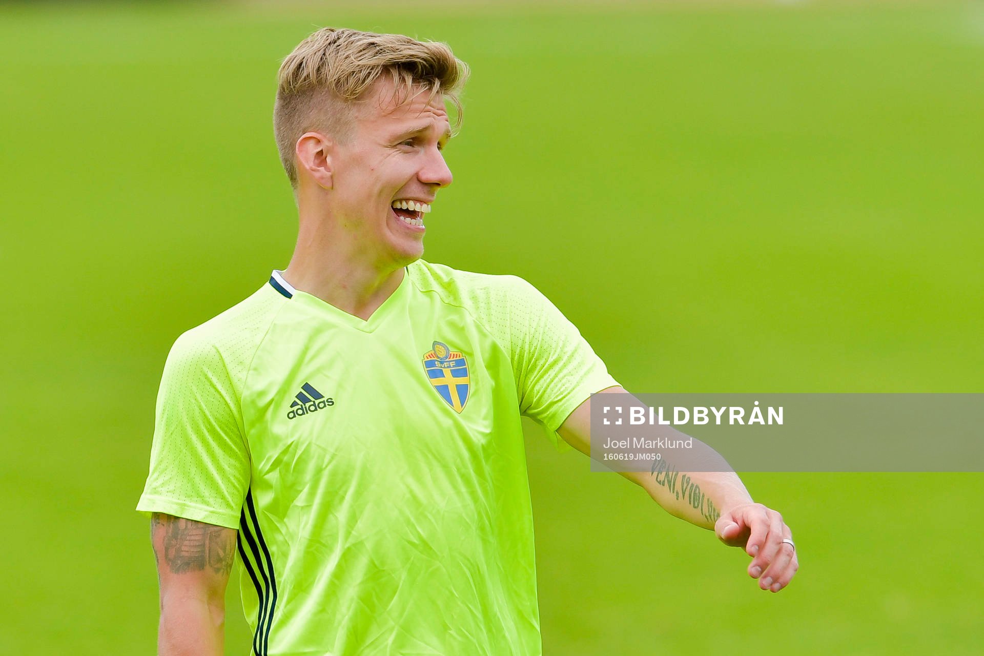 Sveriges Pontus Wernbloom jublar på Sveriges