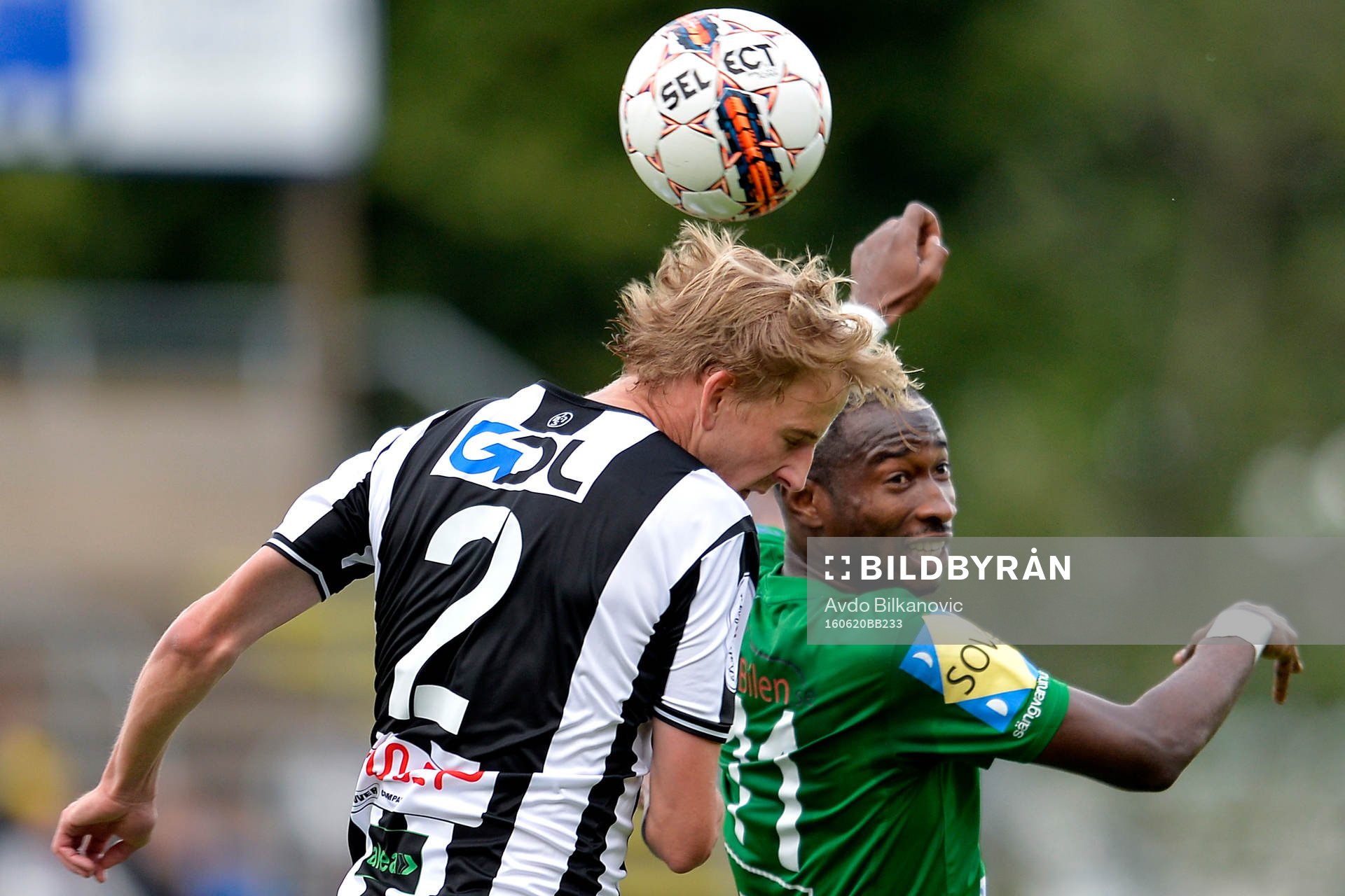 Prespas Sadat Karim och Landskronas Viktor Svensson
