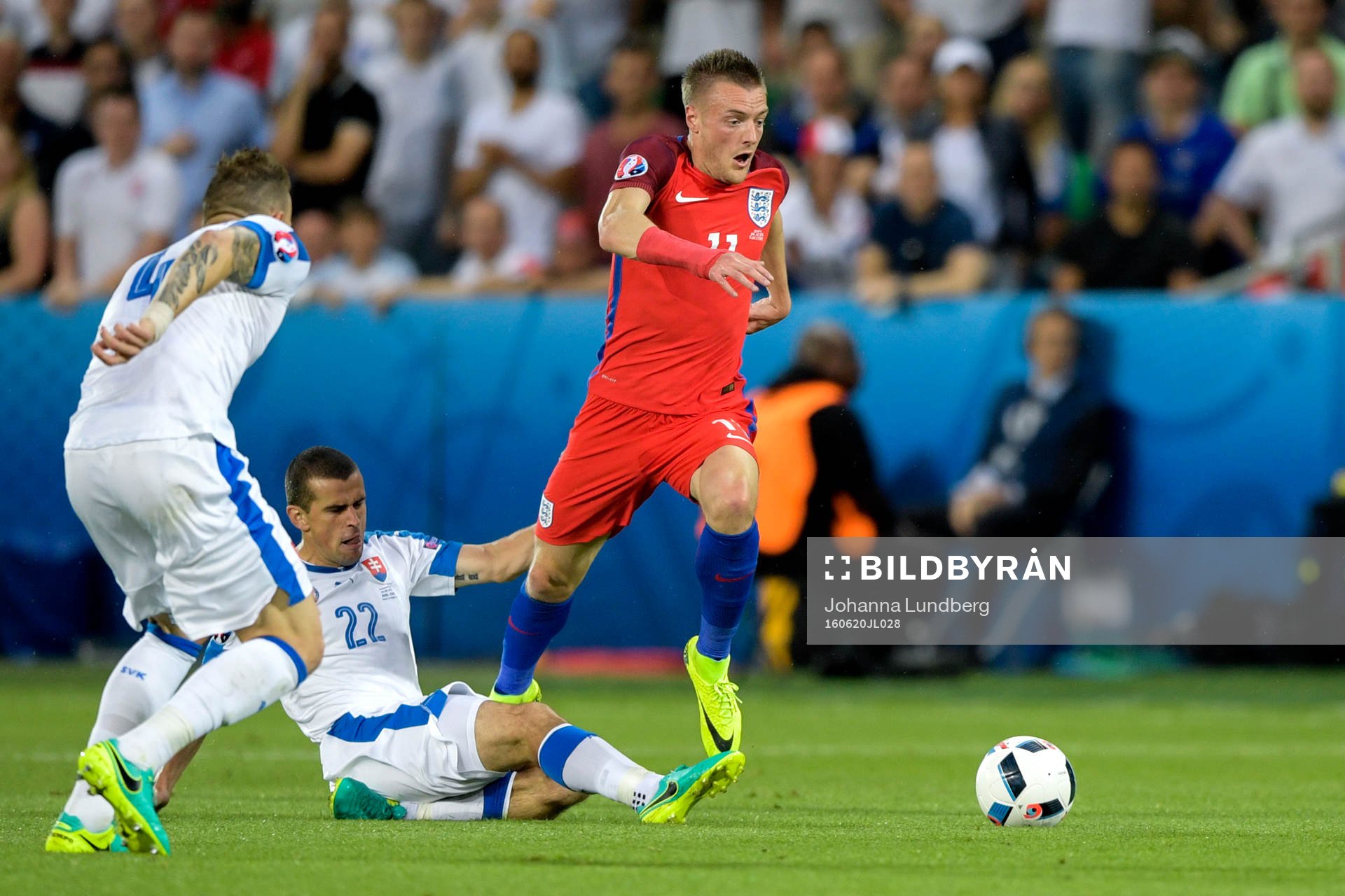 Englands Jamie Vardy och Slovakiens Viktor Pecovsky