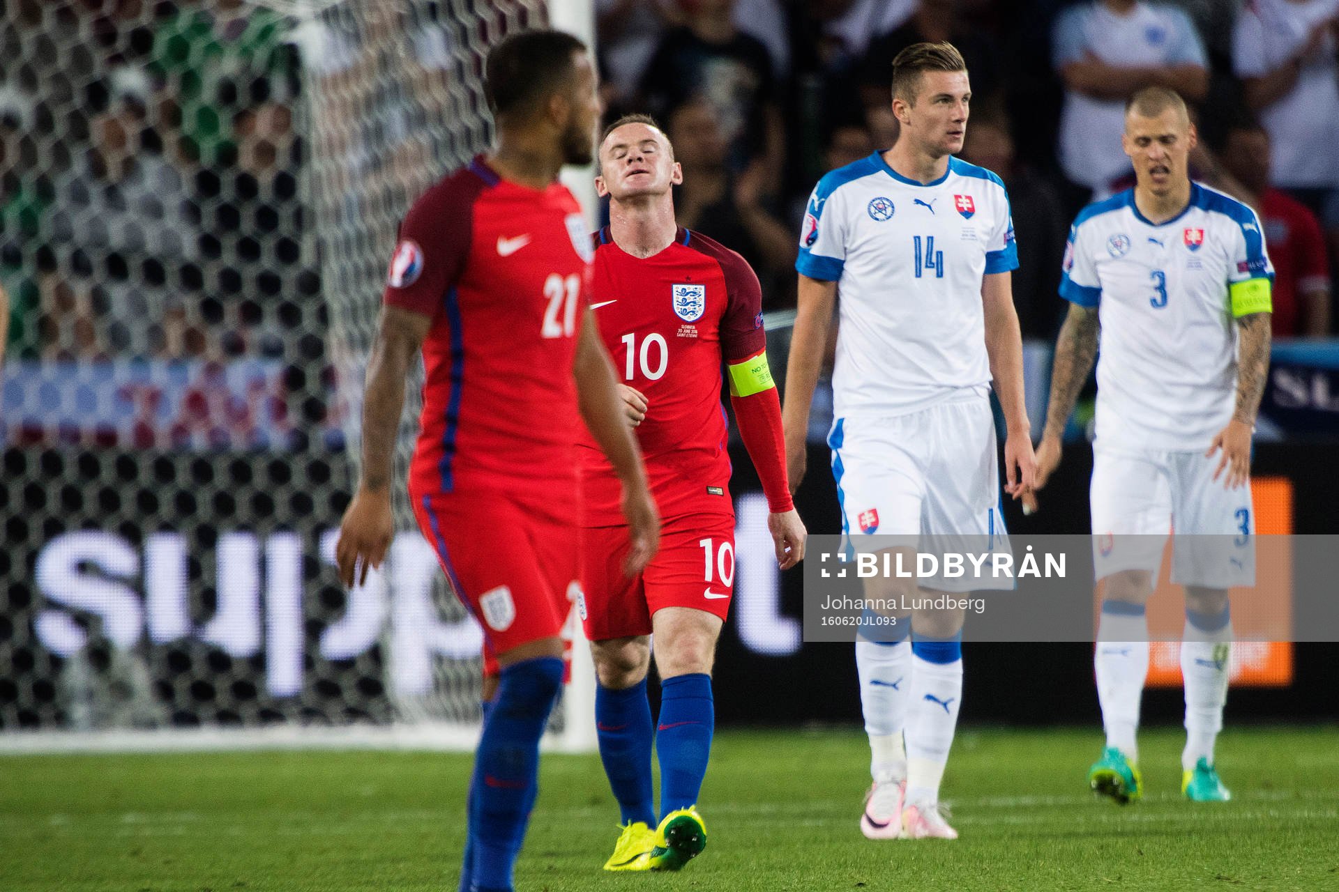 Englands Wayne Rooney deppar