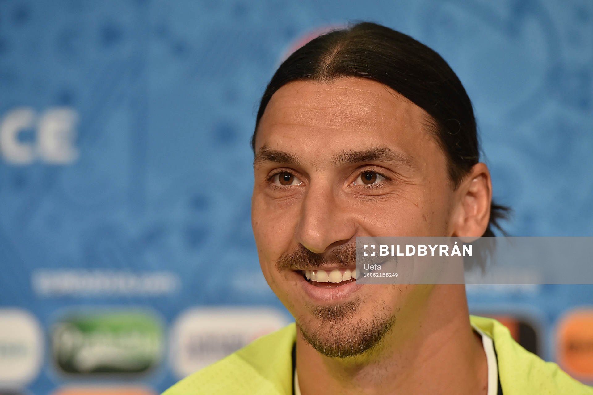 I denna handout-bild från UEFA ses Zlatan Ibrahimovic på