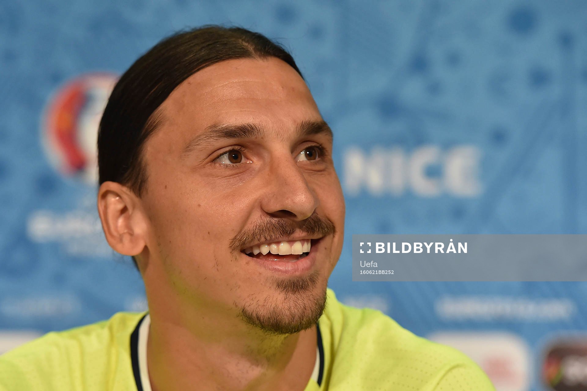 I denna handout-bild från UEFA ses Zlatan Ibrahimovic på