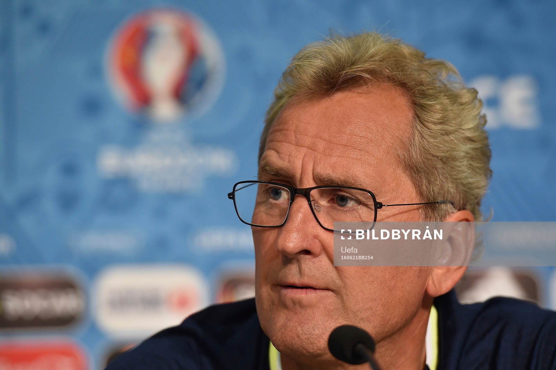 I denna handout-bild från UEFA ses förbundskapten Erik