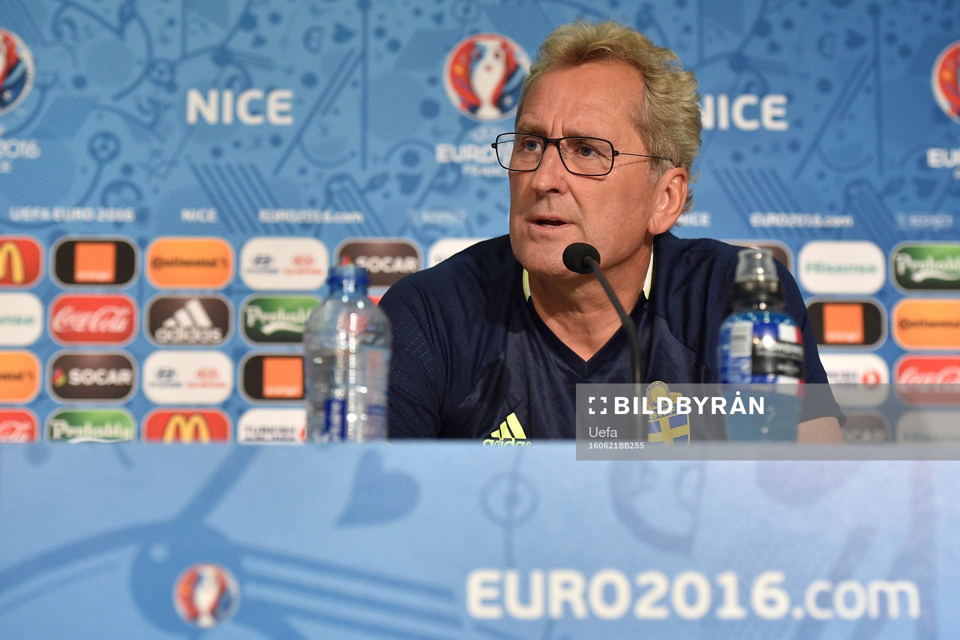 I denna handout-bild från UEFA ses förbundskapten Erik