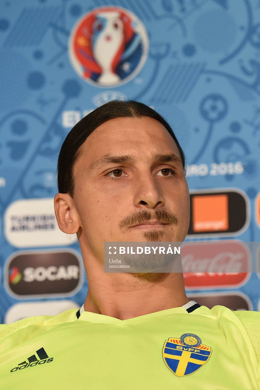 I denna handout-bild från UEFA ses Zlatan Ibrahimovic på