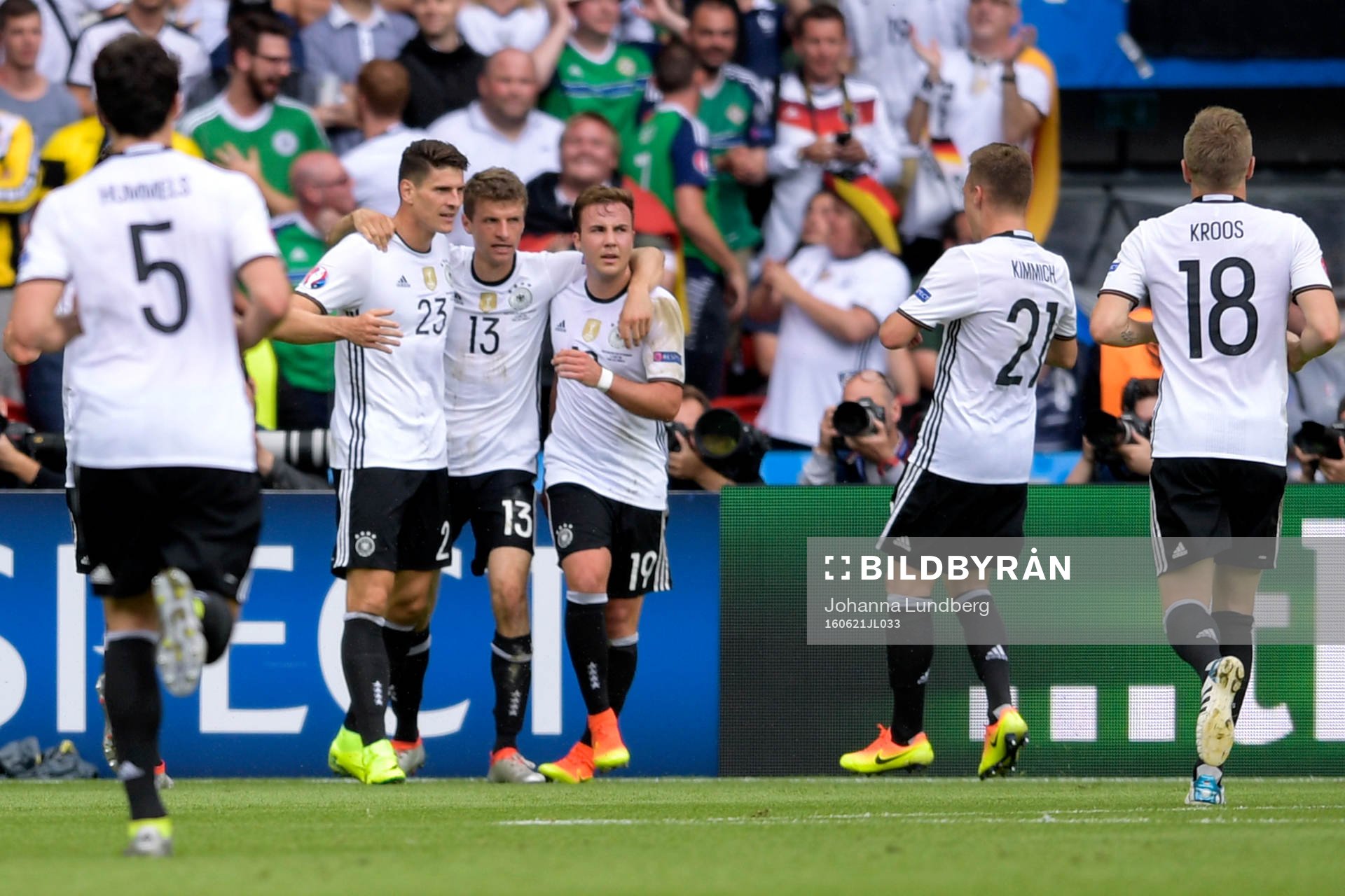 Tysklands Mario Gomez jublar
