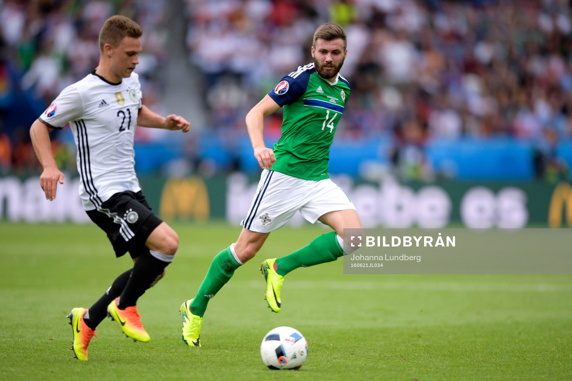Tysklands Joshua Kimmich och Nordirlands Stuart Dallas