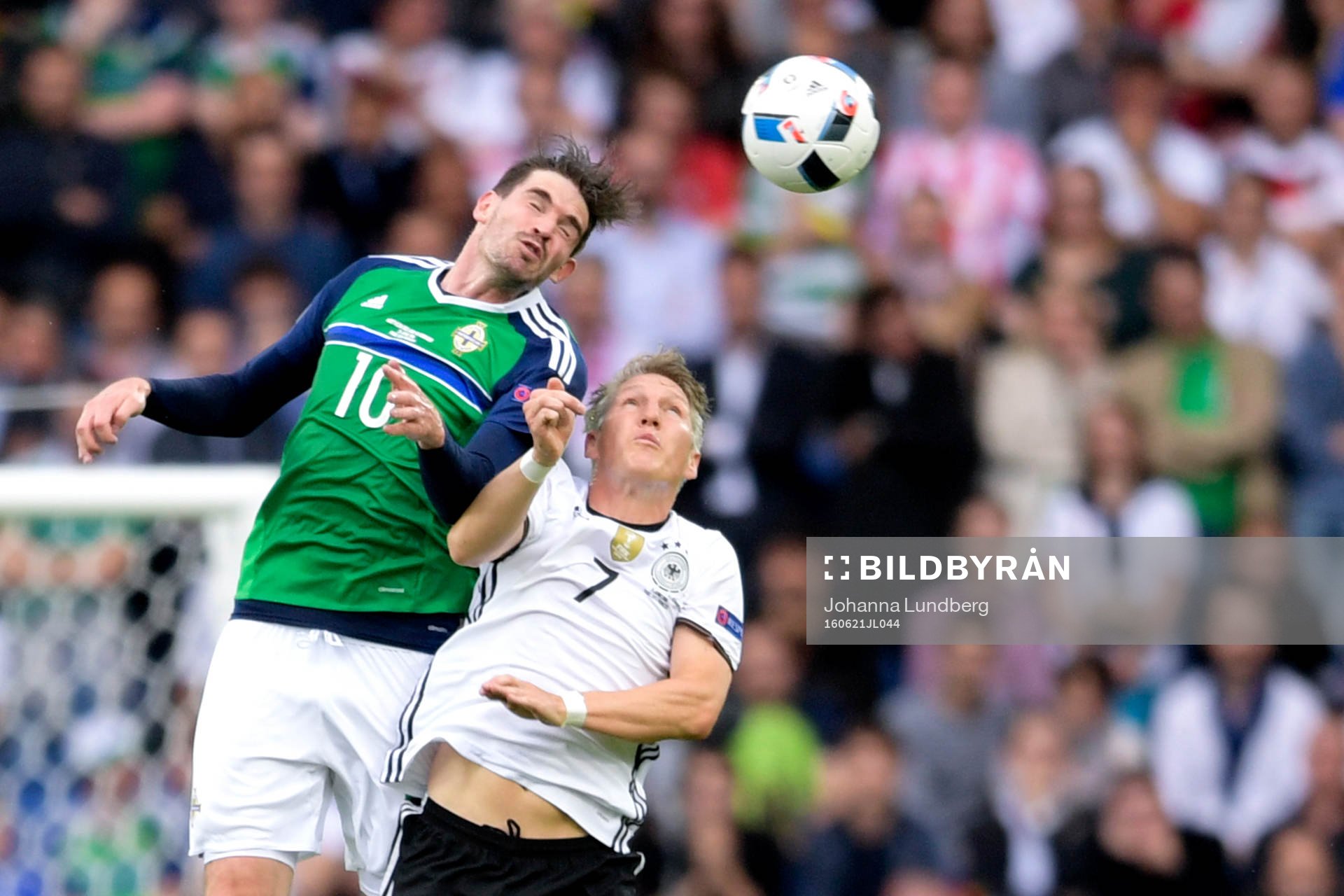Nordirlands Kyle Lafferty och Tysklands Bastian