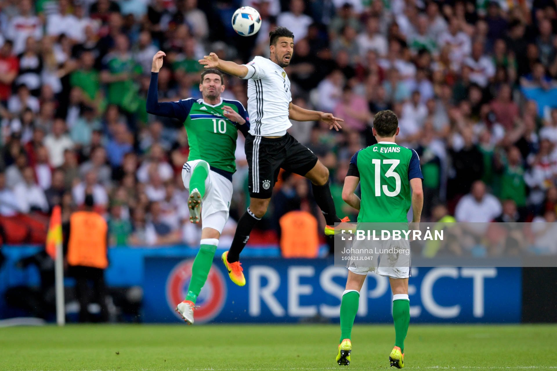 Nordirlands Kyle Lafferty och Tysklands Sami Khedira