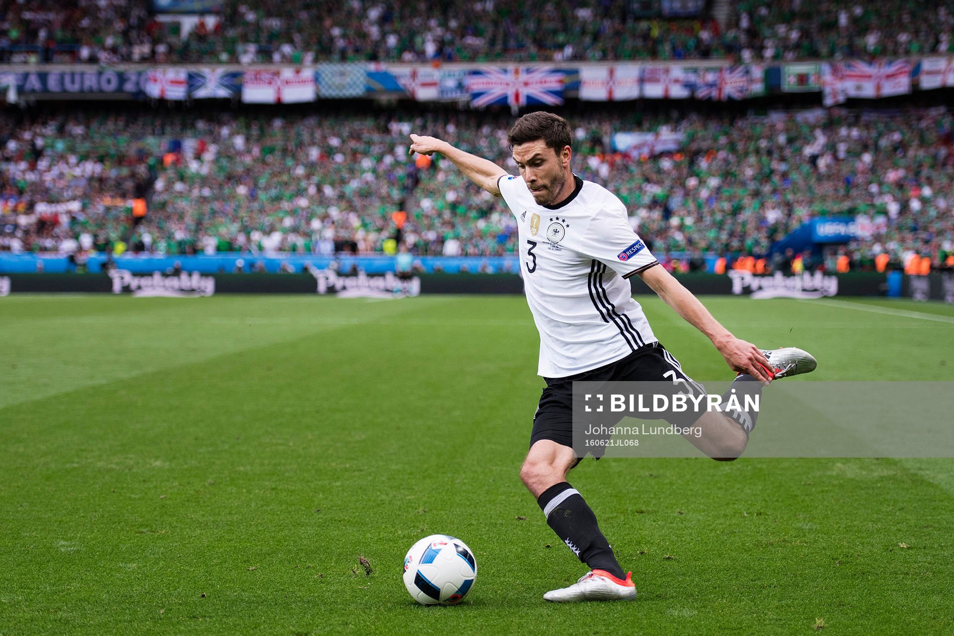 Tysklands Jonas Hector i fotbollsmatchen mellan Nordirland