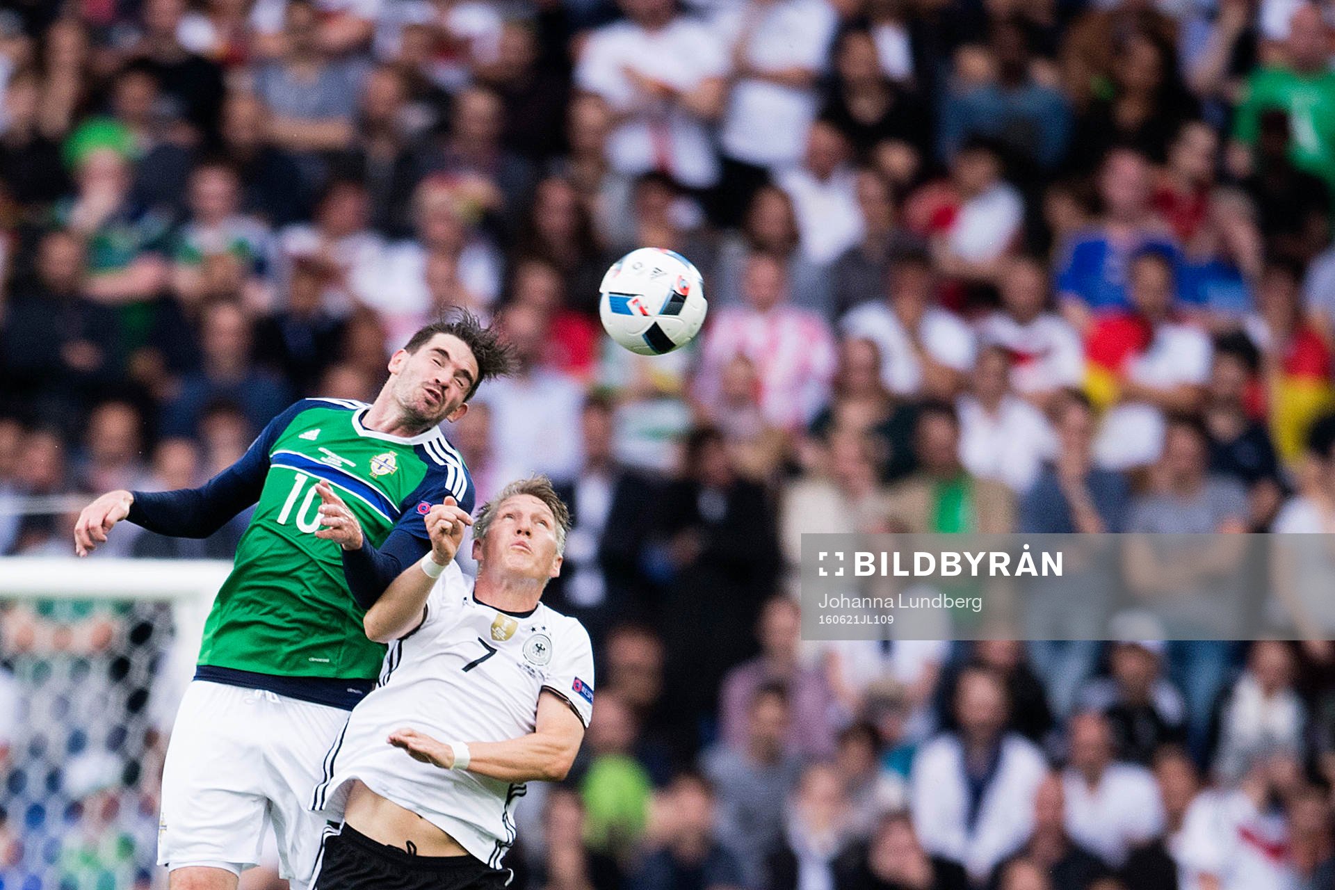 Nordirlands Kyle Lafferty och Tysklands Bastian