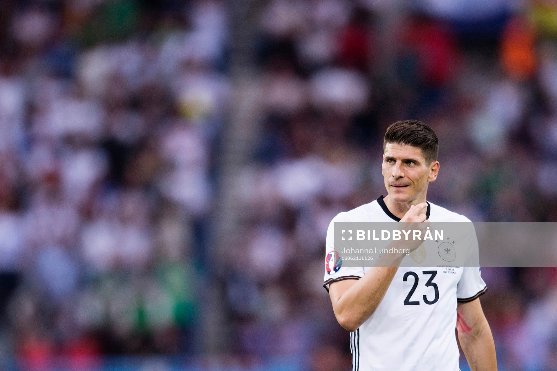 Tysklands Mario Gomez  i fotbollsmatchen mellan Nordirland
