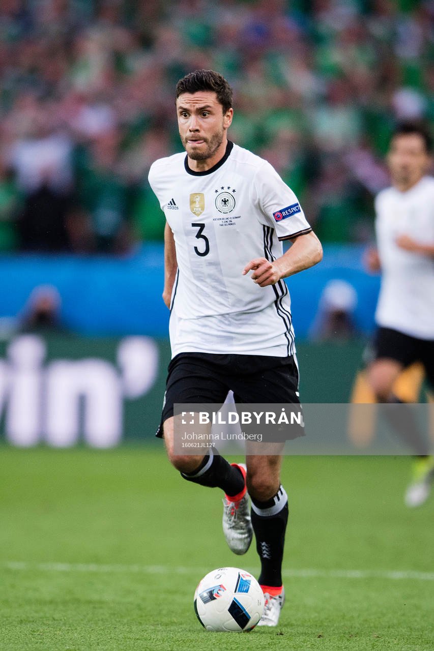 Tysklands Jonas Hector i fotbollsmatchen mellan Nordirland