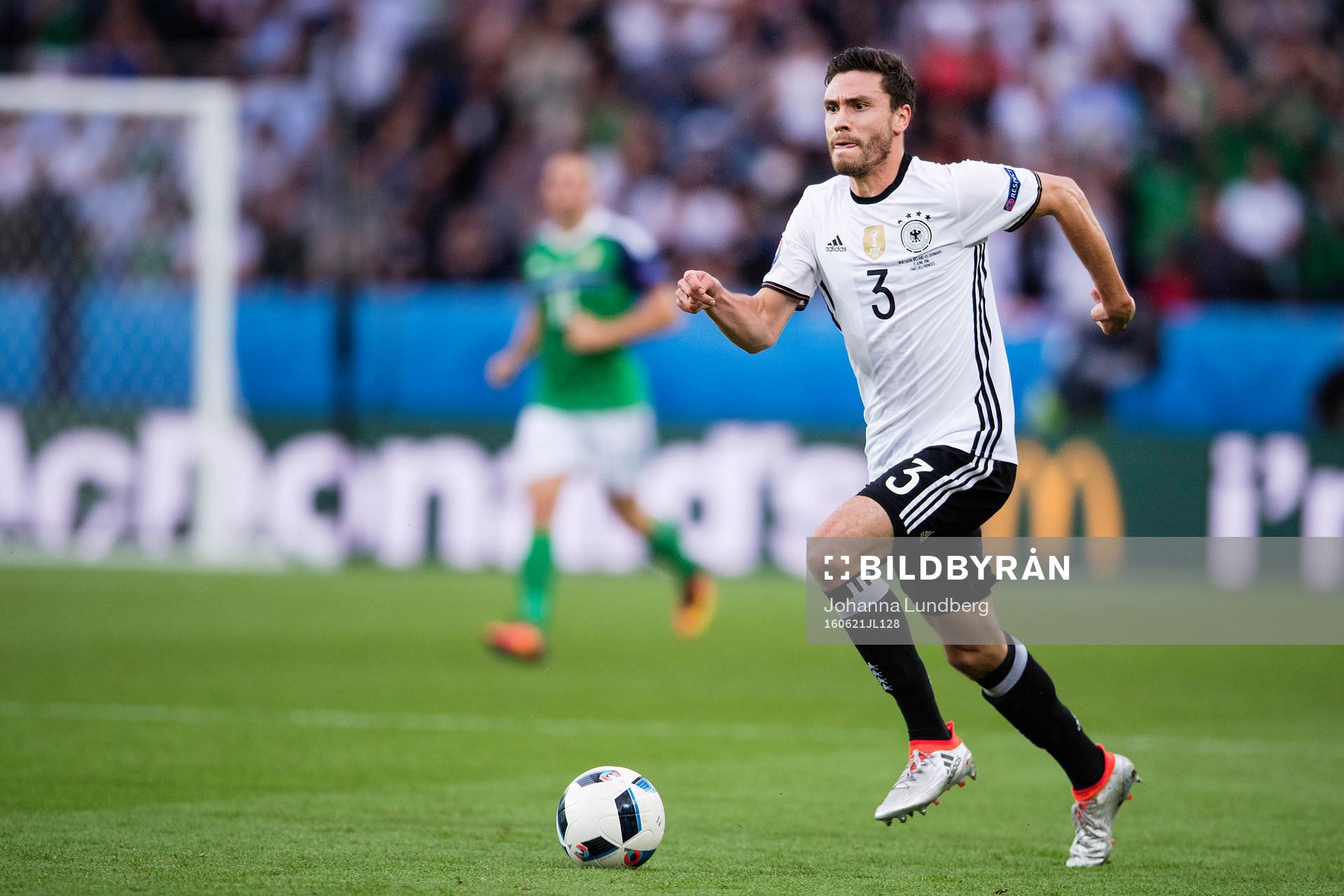 Tysklands Jonas Hector i fotbollsmatchen mellan Nordirland