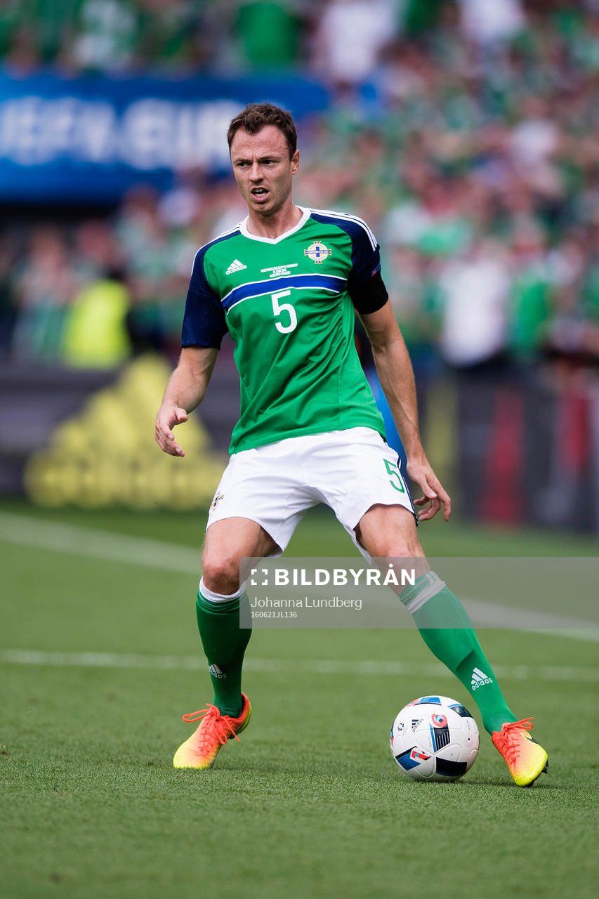 Nordirlands Jonny Evans i fotbollsmatchen mellan Nordirland och Tyskland under fotbolls-EM den 21 juni 2016 i Paris.