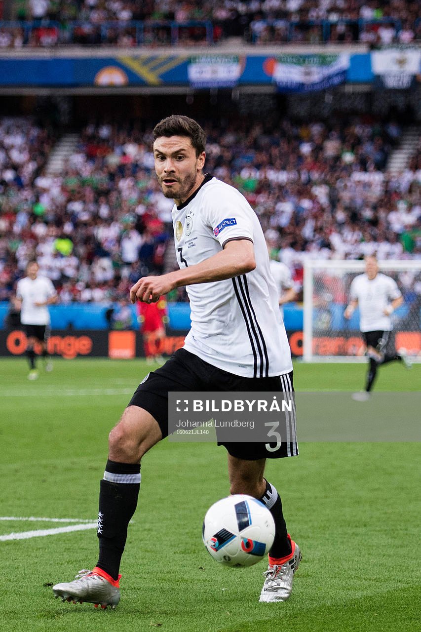 Tysklands Jonas Hector i fotbollsmatchen mellan Nordirland