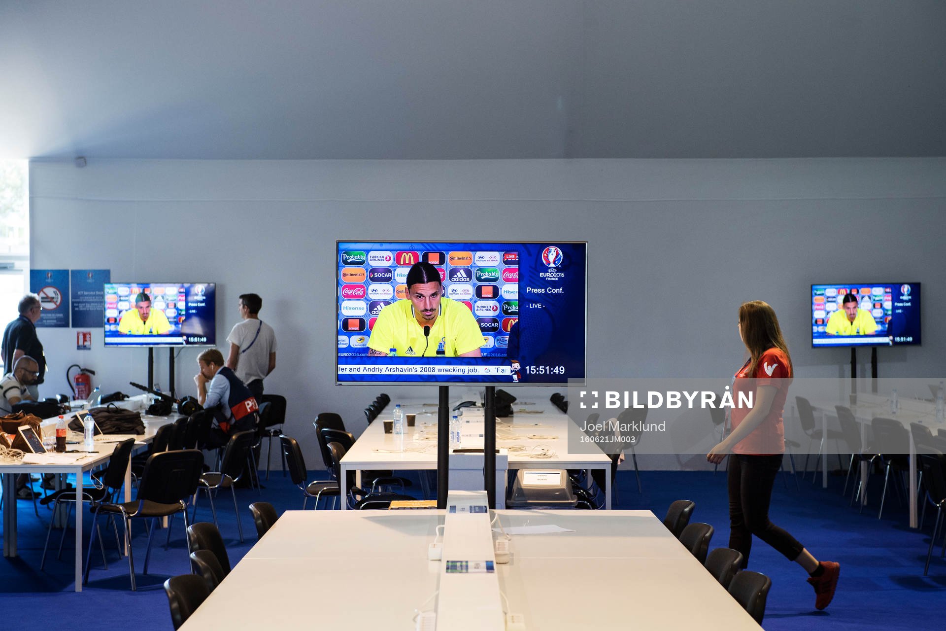 Zlatan Ibrahimovic meddelar på en presskonferens att han