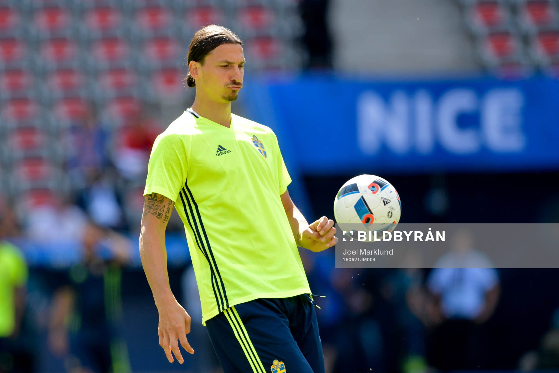 Sveriges Zlatan Ibrahimovic på Sveriges fotbollslandslags träning under fotbolls-EM den 21 juni 2016 i Nice.