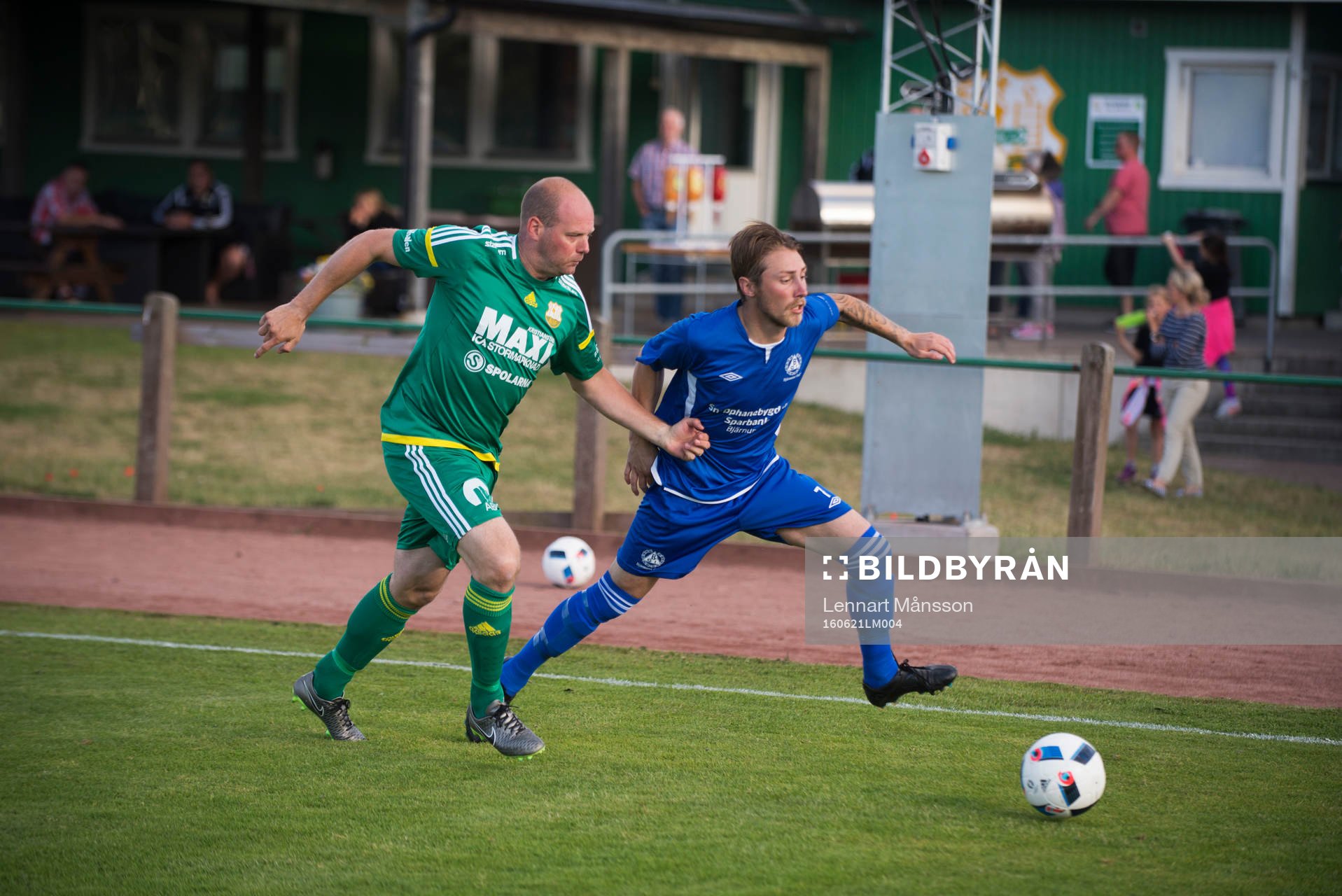Tuff duell framför korvståndet i matchen i division 5