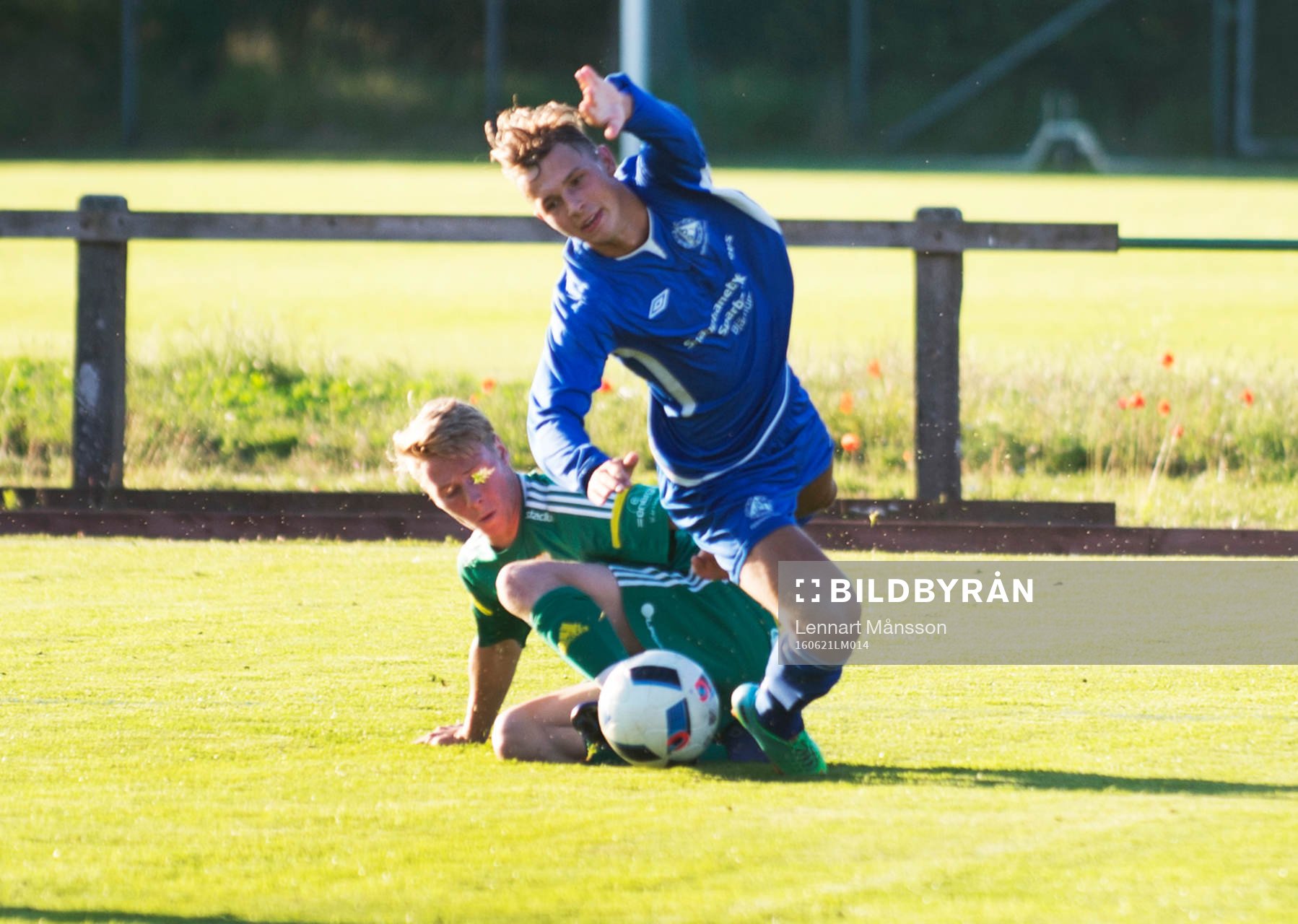 tuff närkamp  i matchen i division 5 mellan Åhus och