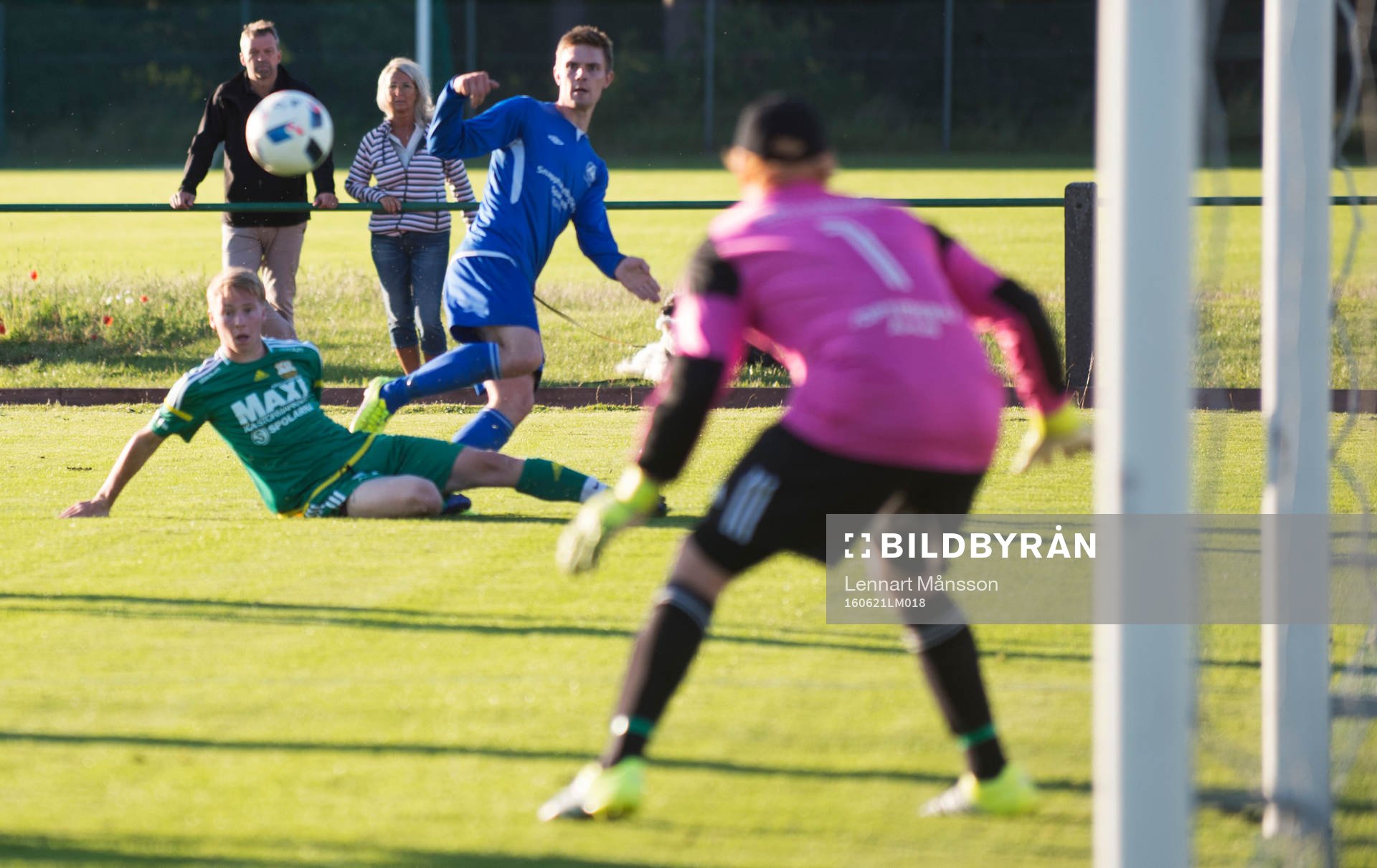 Bjärnums Simon Reinholdsson inlägg  i matchen i division