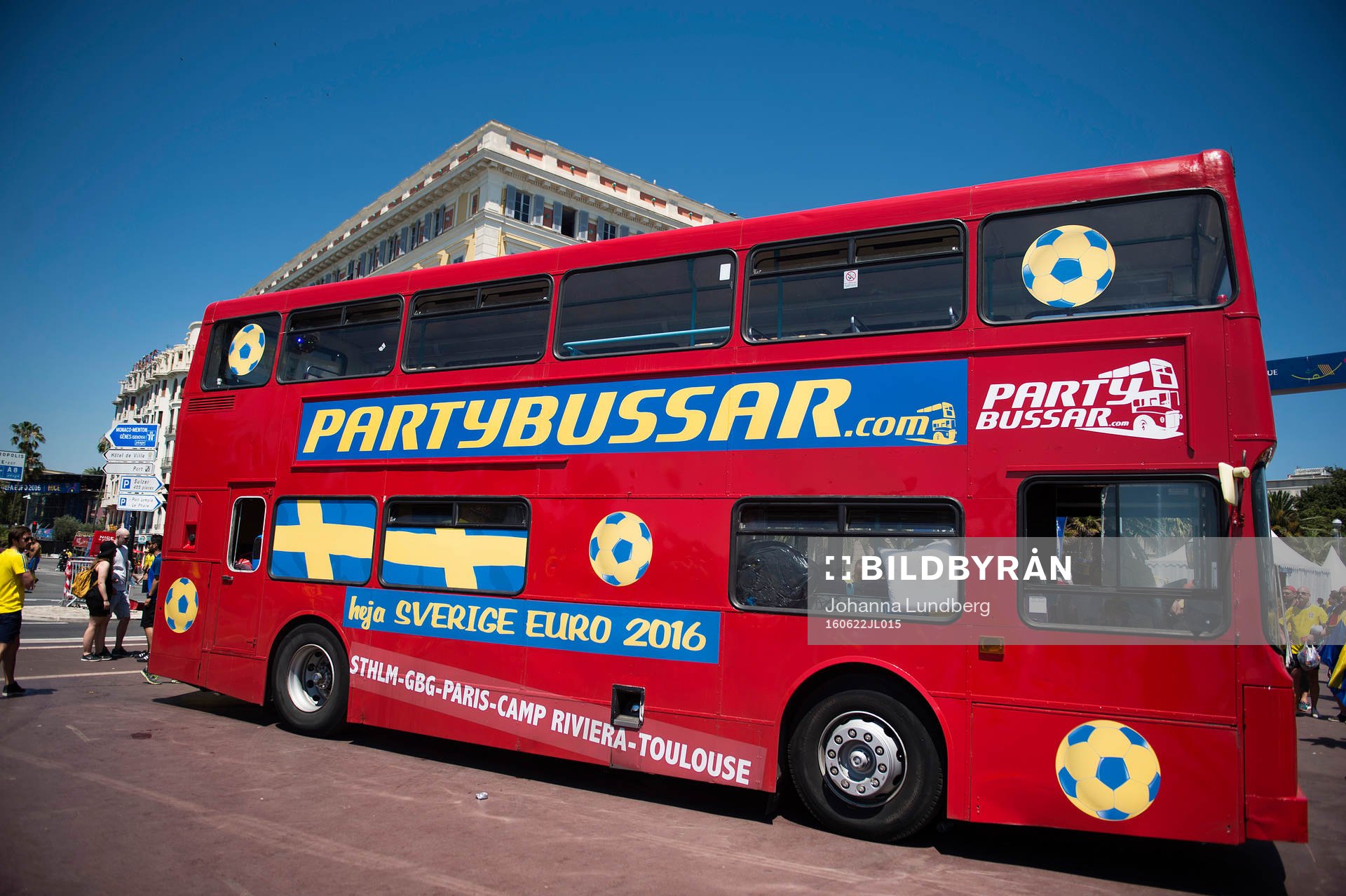 En svensk partybuss i fotbollsmatchen mellan Sverige och