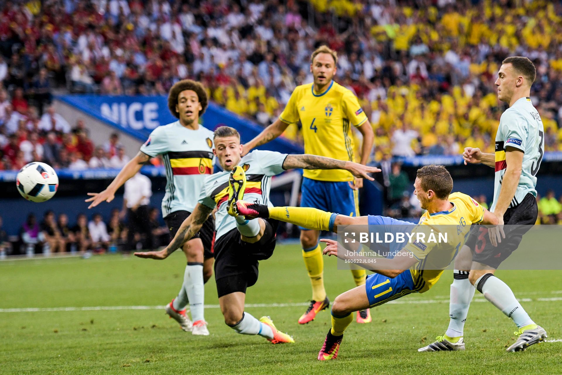 Sveriges Marcus Berg och Belgiens Toby Alderweireld