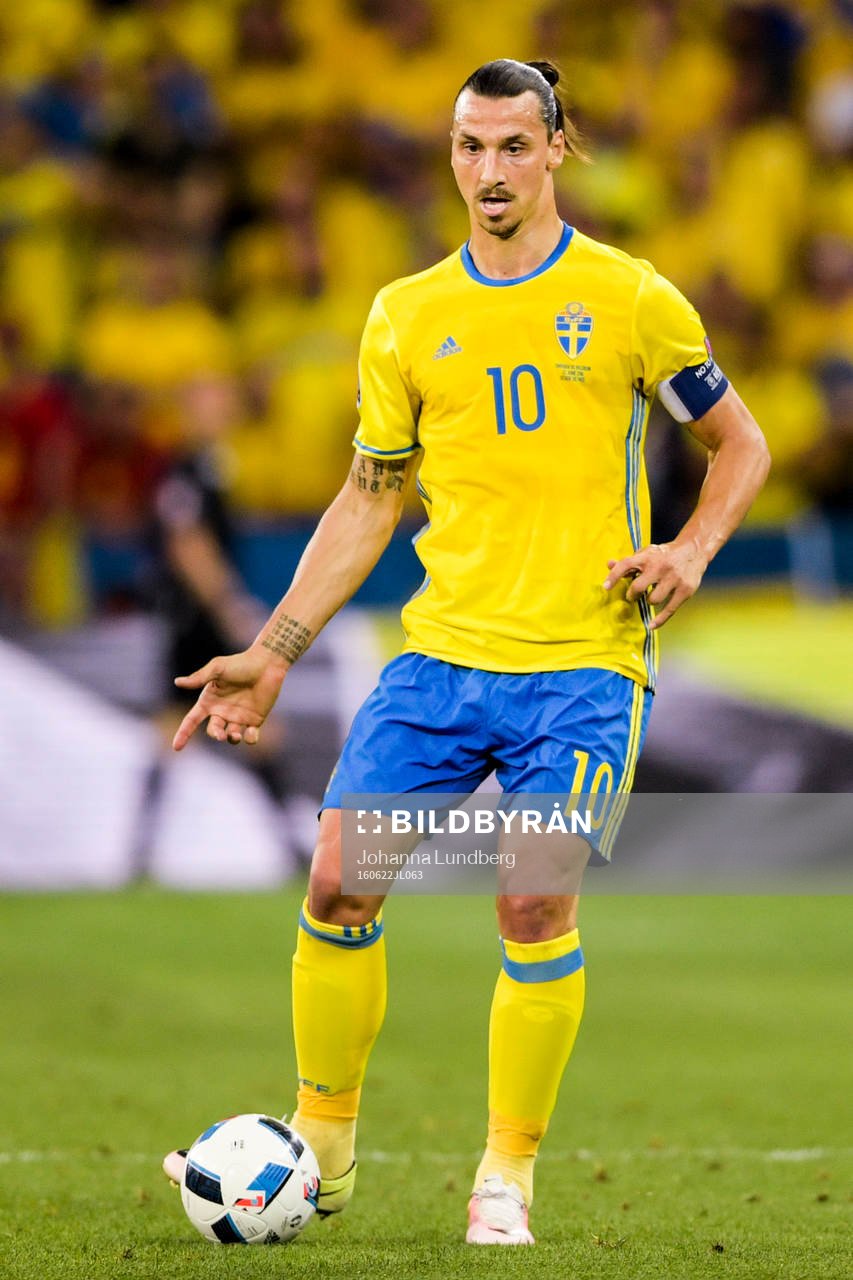 Sveriges Zlatan Ibrahimovic i fotbollsmatchen mellan
