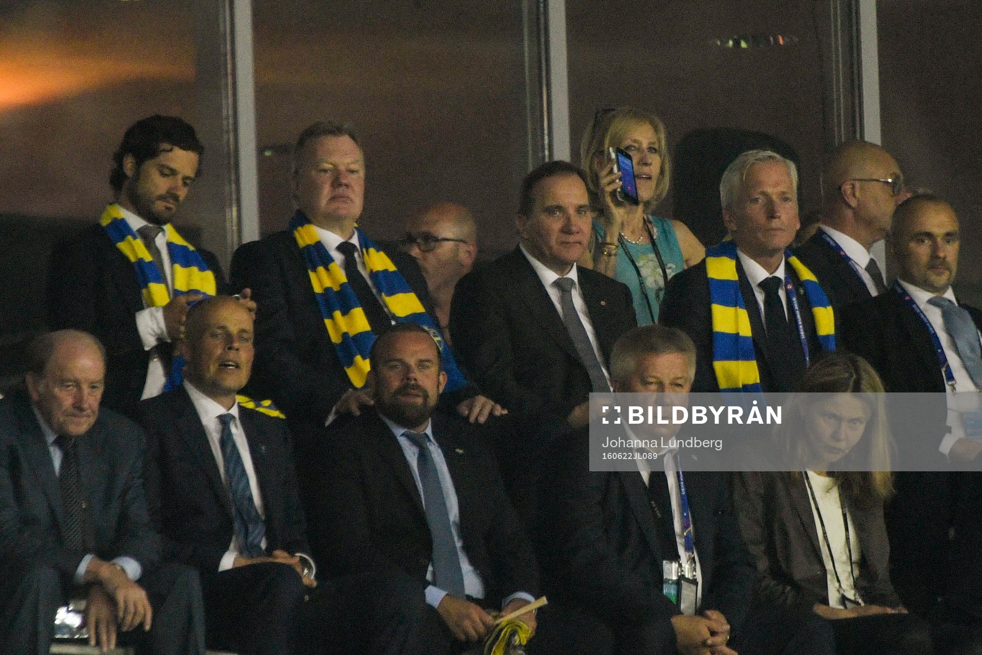 Prins Carl Philip, Svenska Fotbollförbundets ordförande Karl-Erik Nilsson, statsminister Stefan Löfven och Håkan Sjöstrand, generalsekreterare Svenska Fotbollförbundet på läktaren i fotbollsmatchen mellan Sverige och Belgien under fotbolls-EM den 22 juni 2016 i Nice.