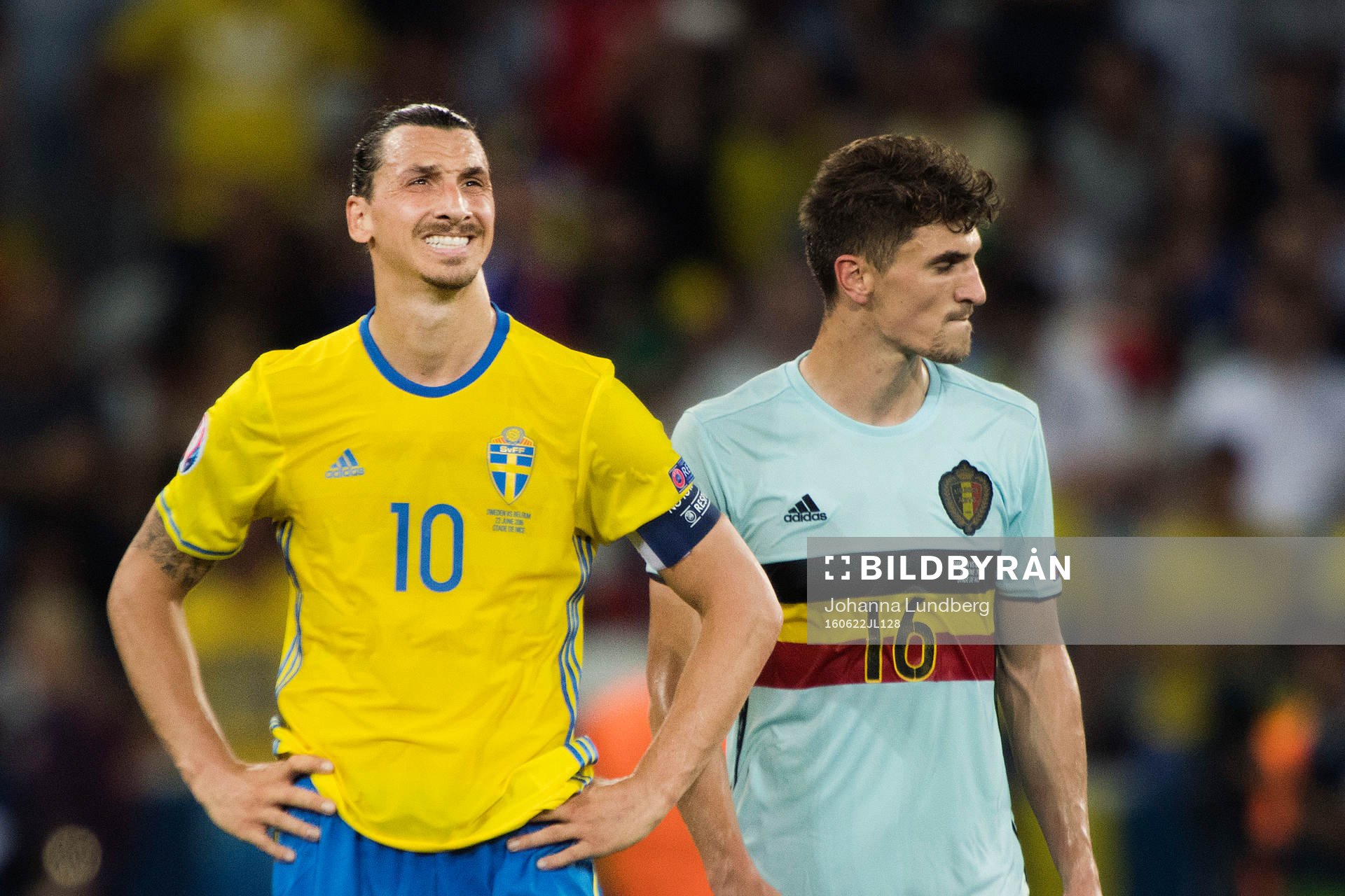 Sveriges Zlatan Ibrahimovic deppar bredvid Belgiens Thomas