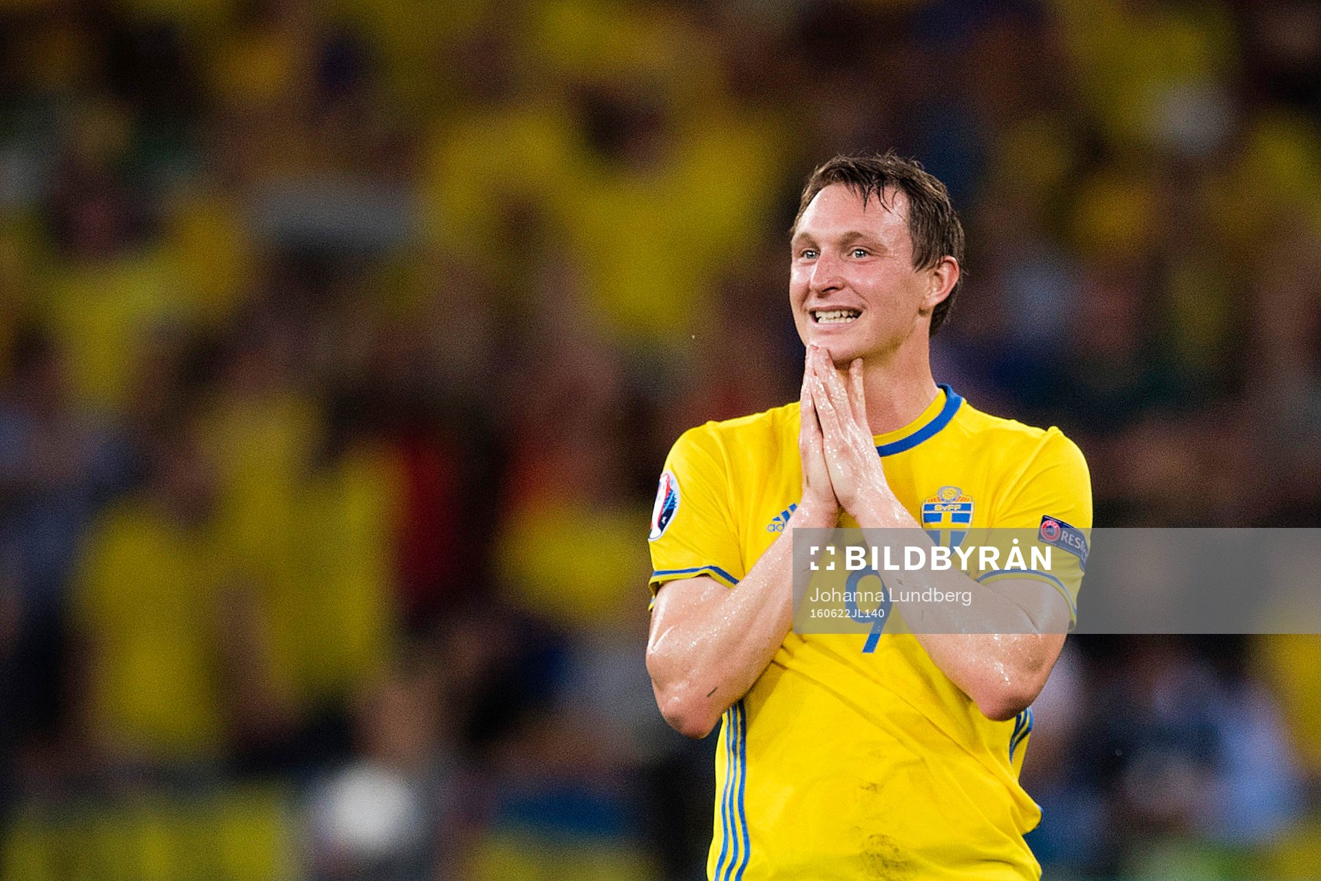 Sveriges Kim Källström reagerar