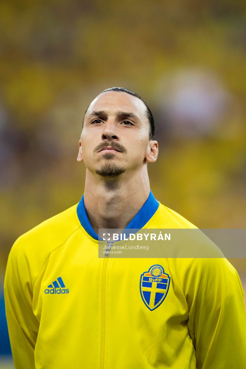 Sveriges Zlatan Ibrahimovic i fotbollsmatchen mellan