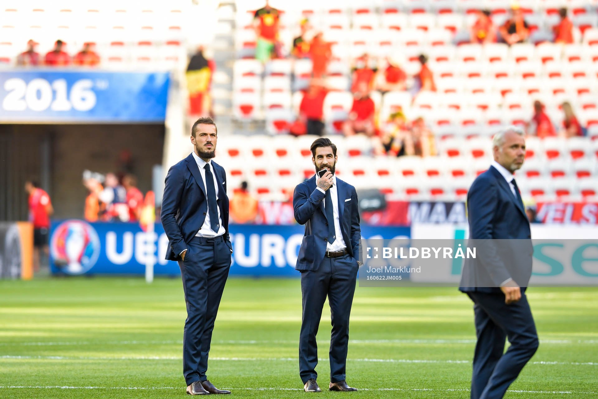 Sveriges Emir Kujovic och Jimmy Durmaz är ute och känner