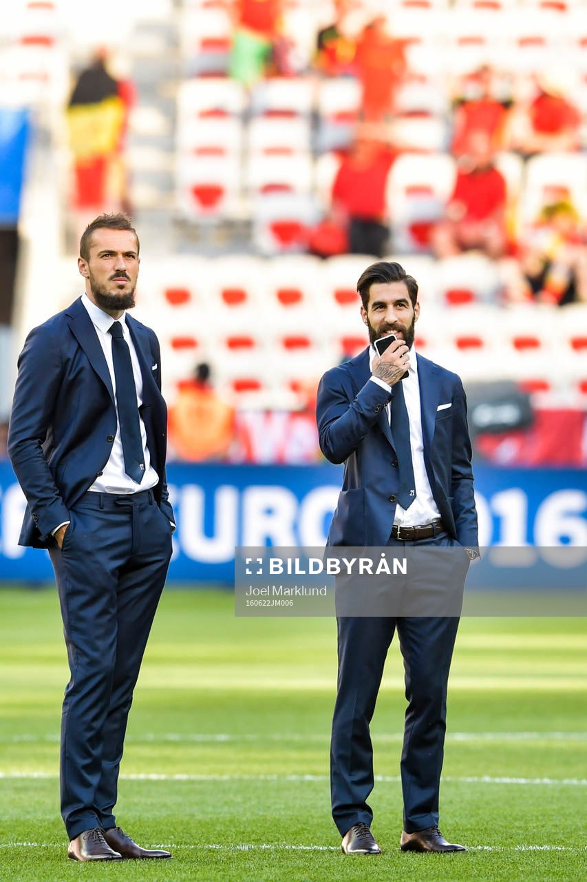 Sveriges Emir Kujovic och Jimmy Durmaz är ute och känner
