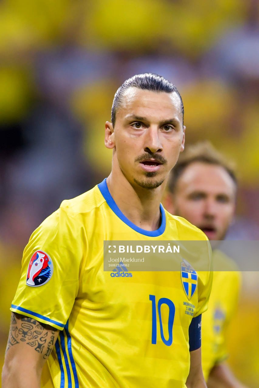Sveriges Zlatan Ibrahimovic ifotbollsmatchen mellan Sverige